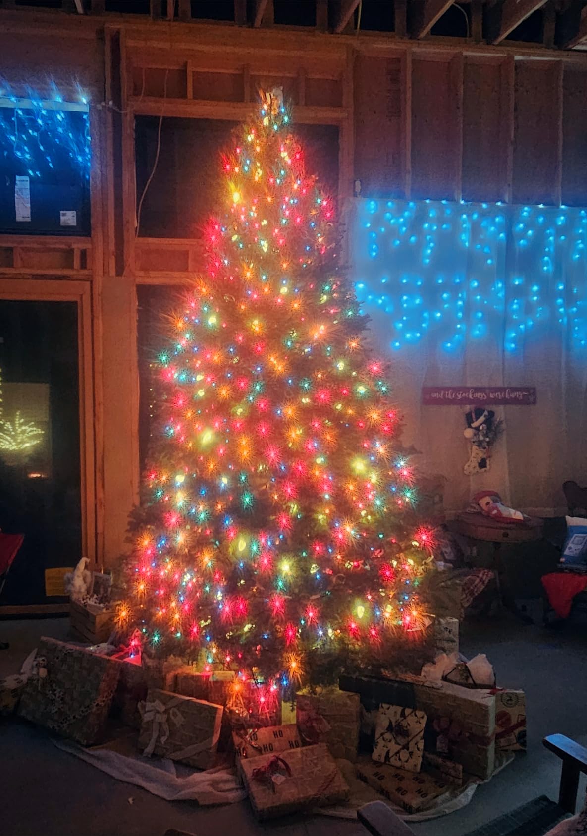 Goliath Welded Steel Christmas Tree Stand for Live Trees 5 to 12 Foot customer photo 1