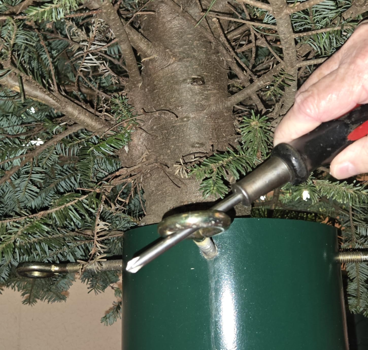 Goliath Welded Steel Christmas Tree Stand for Live Trees 5 to 12 Foot customer photo 2