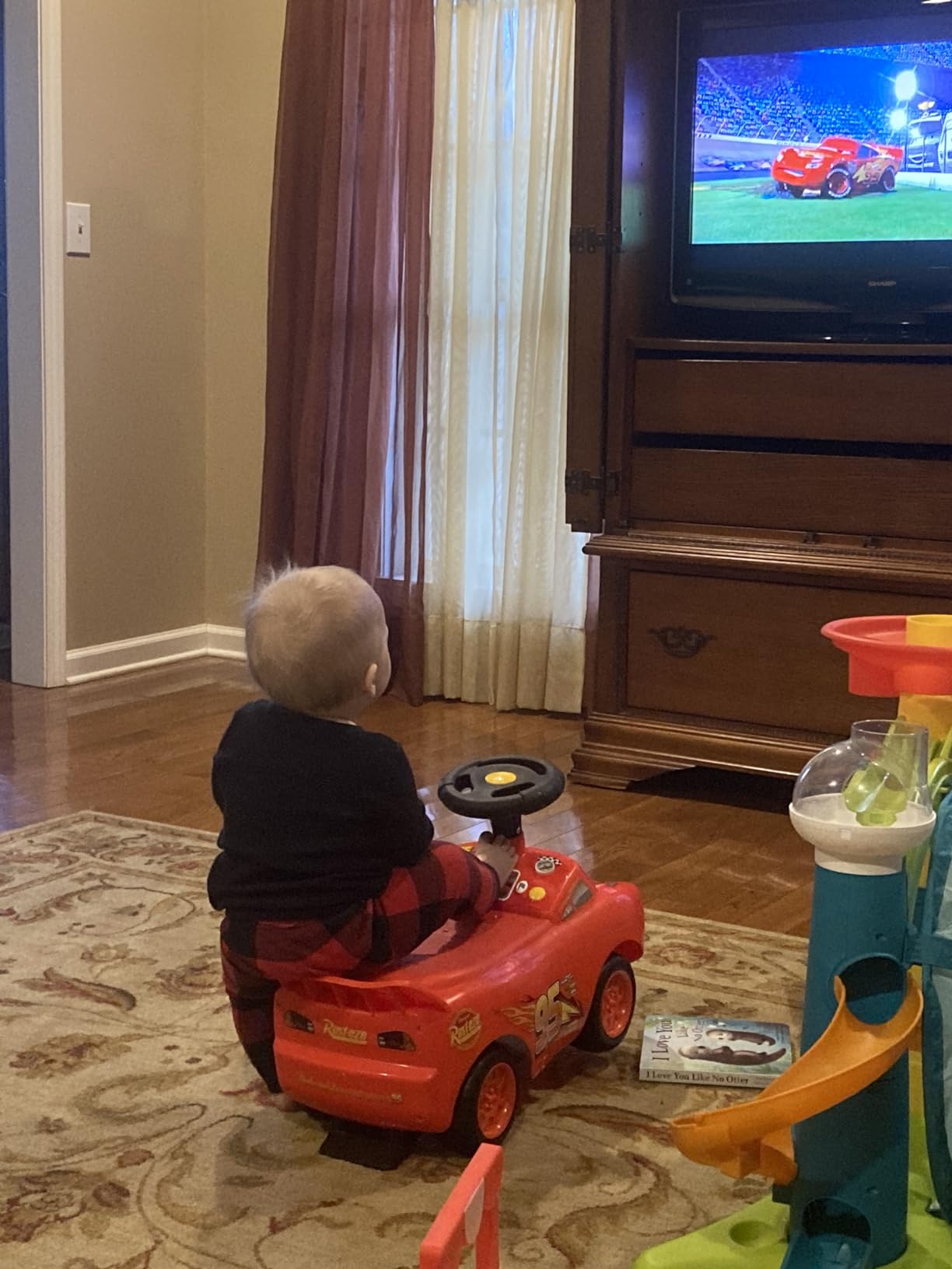 Kiddieland Lightning McQueen Ride-On Car, Foot-to-Floor Racer for Toddlers customer photo 2