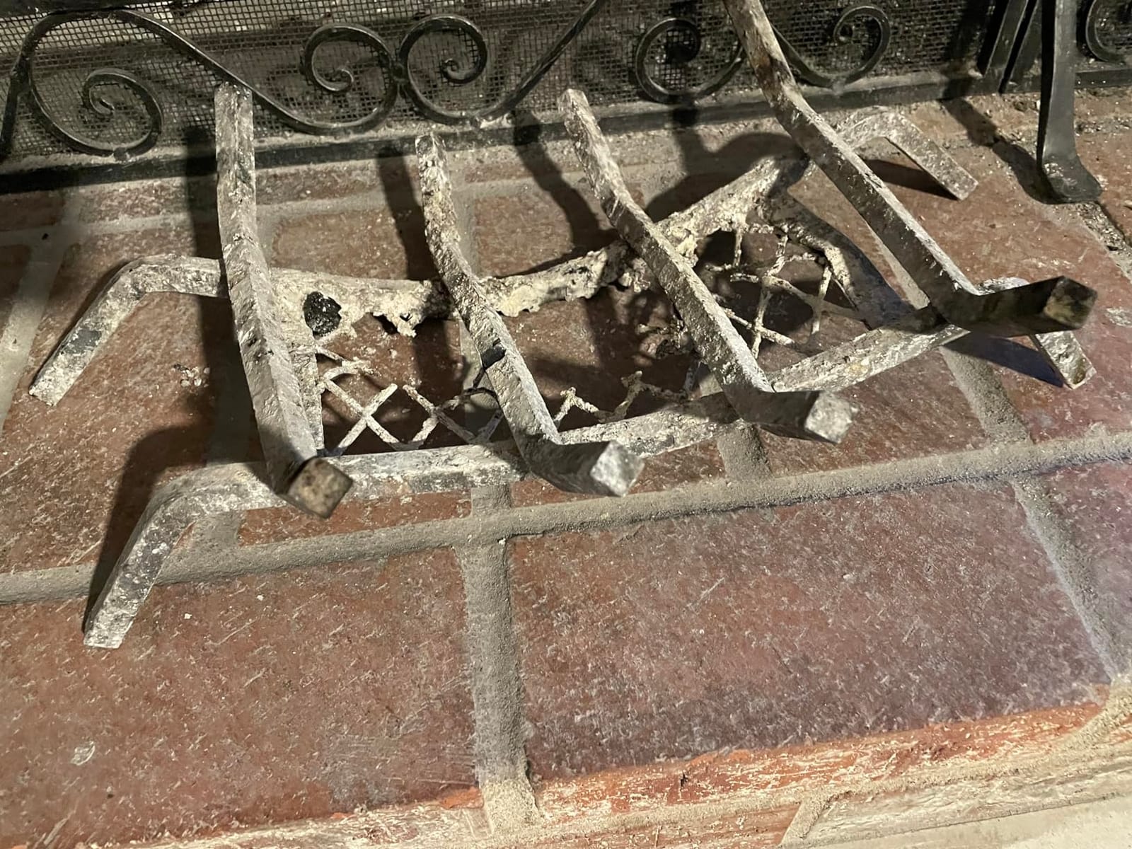 Rocky Mountain Goods 18-inch Fireplace Grate with Ember Retainer - 1/2” Heavy Duty Cast Iron - Heat Treated for Hottest Fires - Retainer for Cleaner More Efficient Fire - Heavy Duty Welds customer photo 2