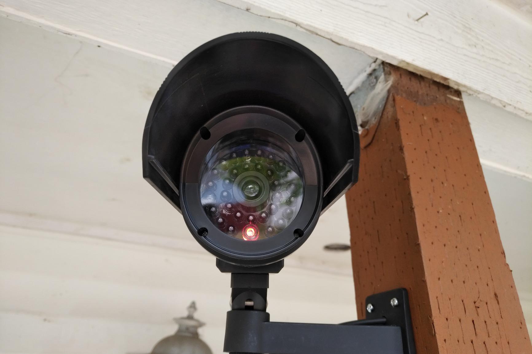 Dummy Security Camera, Fake CCTV Surveillance System (1, Black) customer photo 2