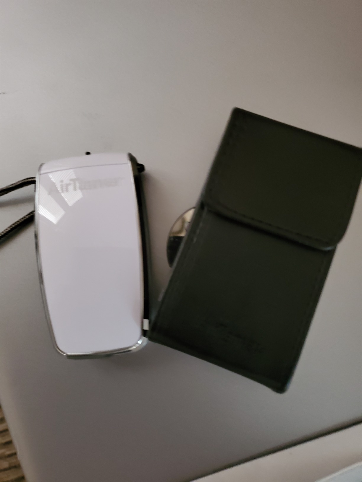 AirTamer A320W Rechargeable Personal Air Purifier, White customer photo 2