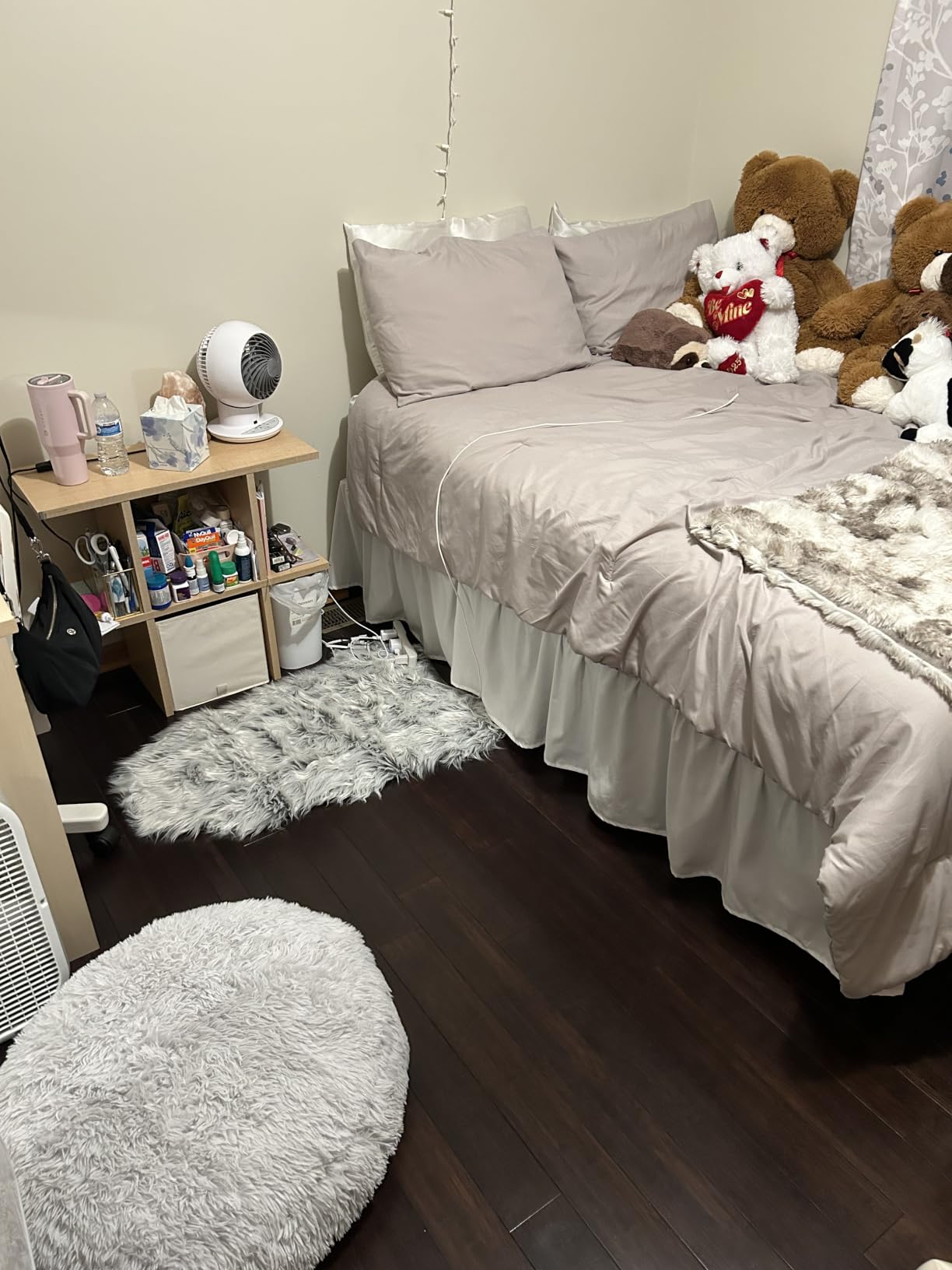 Ashler Faux Fur Rug, White, 2x3 Ft, Machine Washable customer photo 2