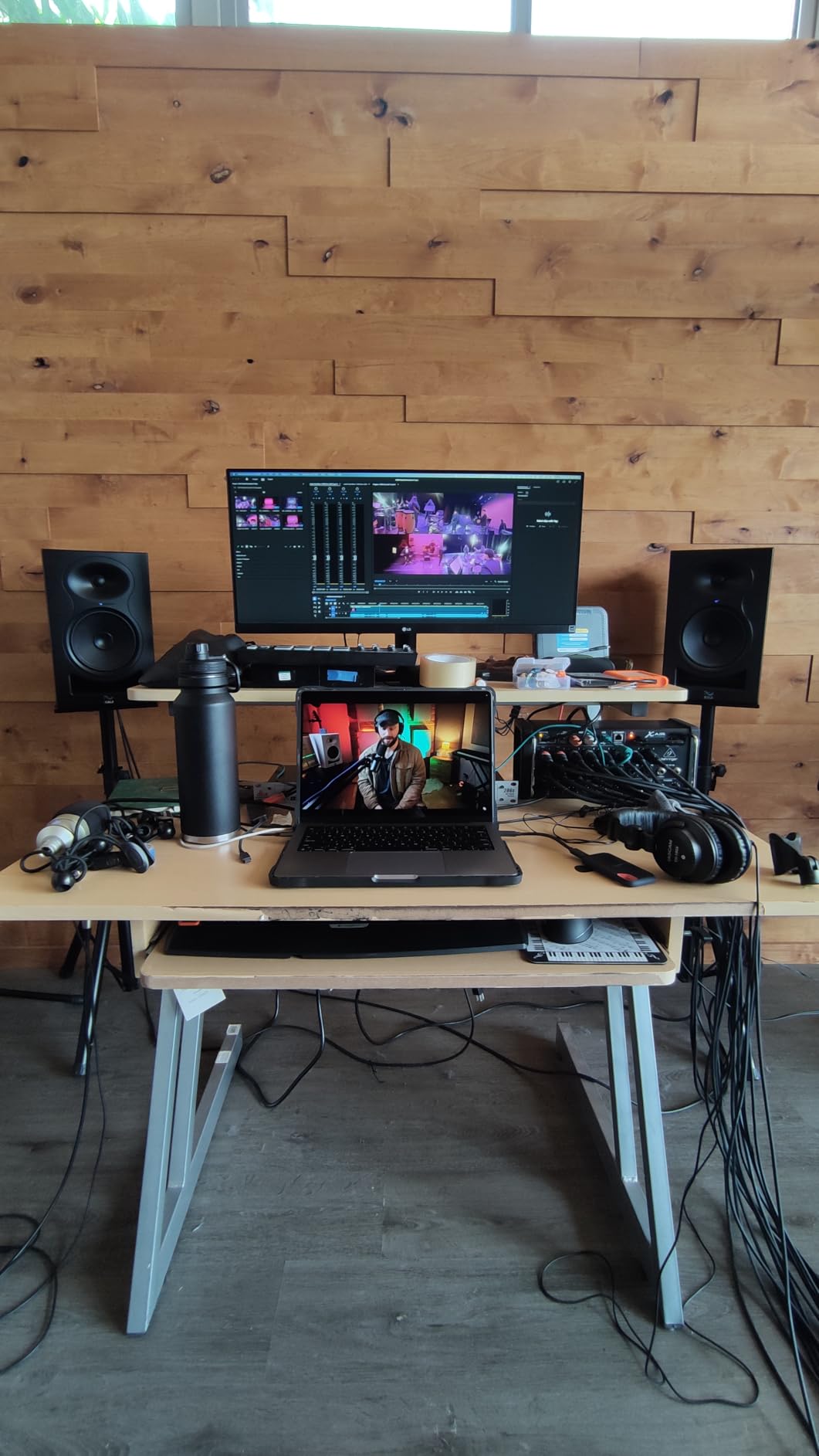 Pyle Adjustable Speaker Stand Pair – Dual Studio Monitor Tripod with Metal Base, Anti-Slip Speaker Pads, Height Adjustment from 34” to 53” – Ideal for Home, Studio, and DJ Use, 90 lbs Weight Capacity customer photo 2