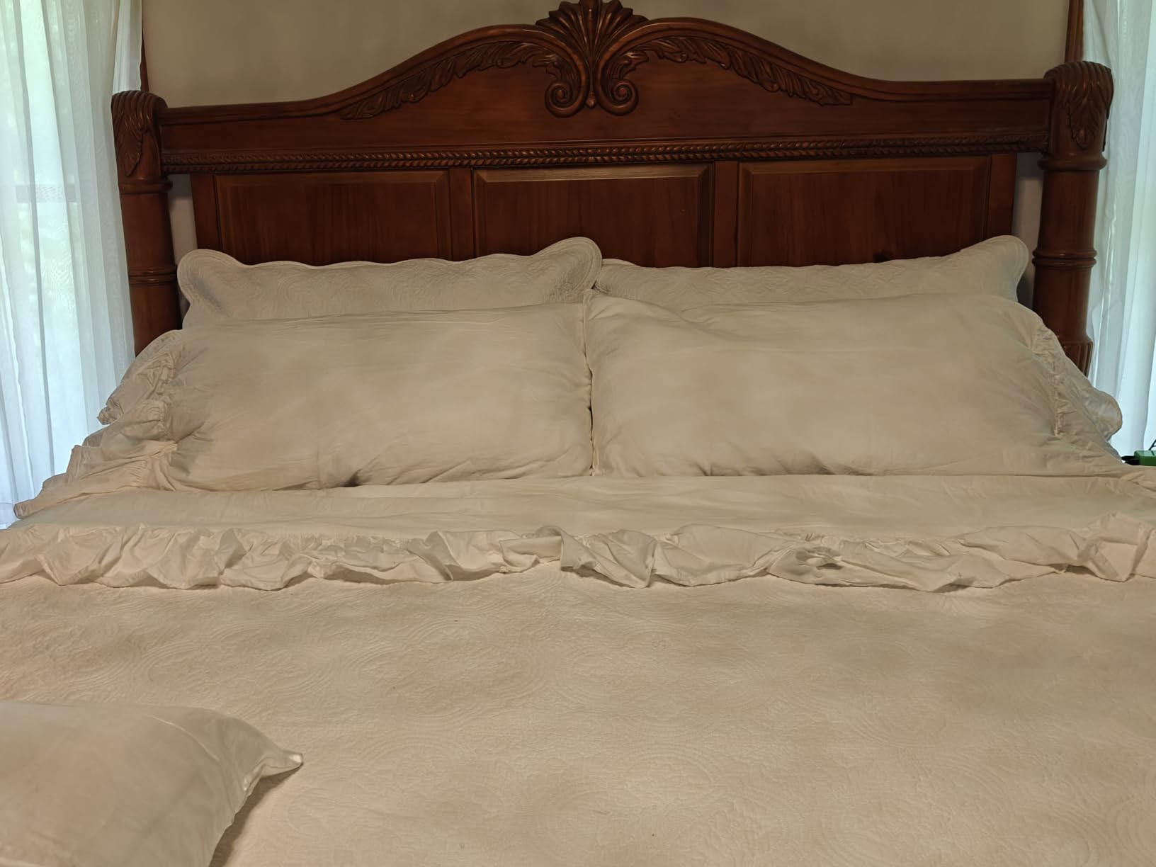 Cozy Line Home Fashions 100% Cotton Medallion Off White Matelasse Embossed Bedding Quilt Set, Reversible Lightweight Bedspread, Coverlet for All Season (Blantyre - Ivory, Queen - 3 piece) customer photo 1