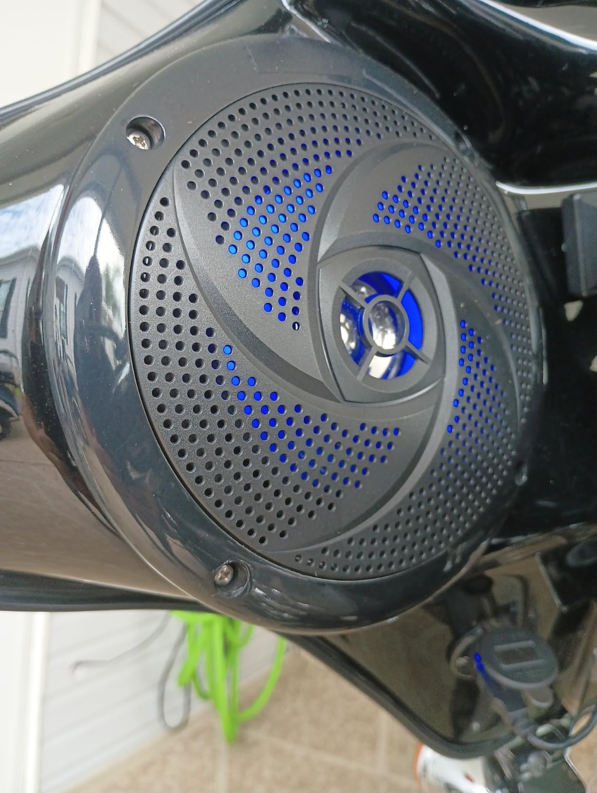 Pyle Marine Waterproof Speakers 6.5” - Low Profile Slim Style Wakeboard Tower and Weather Resistant Outdoor Audio Stereo Sound System with LED Lights and 240 Watt Power - 1 Pair in Black - PLMRS63BL customer photo 2