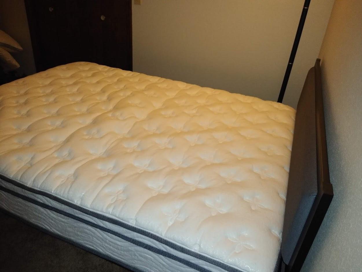 Modway Jenna 10” Innerspring and Memory Foam Queen Mattress With Individually Encased Coils customer photo 2