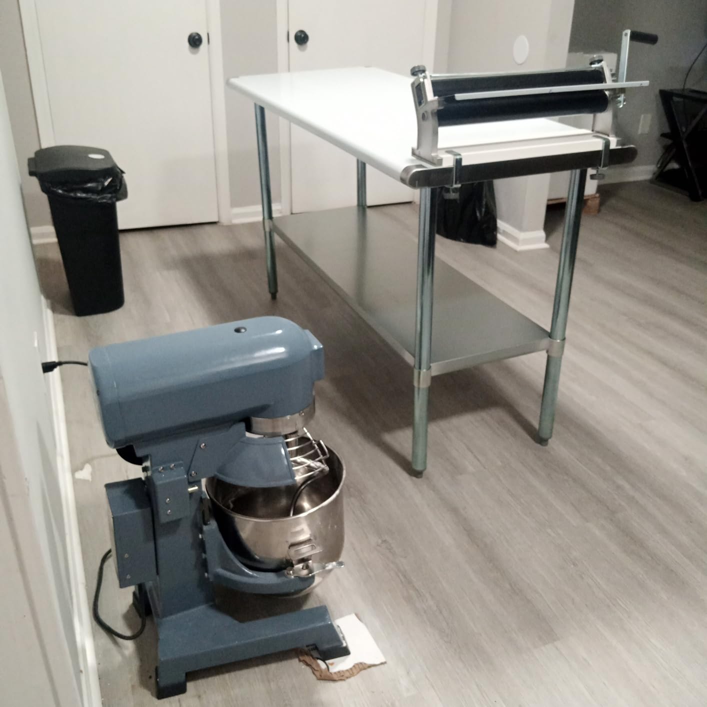 DKN Extra Large NON-STICK Pizza Dough Roller Machine with Hand Crank - Pasta Maker, fondant roller, Dough Sheeter Features Thickness Control and a large feeder - Solid Steel and Aluminum Construction customer photo 2