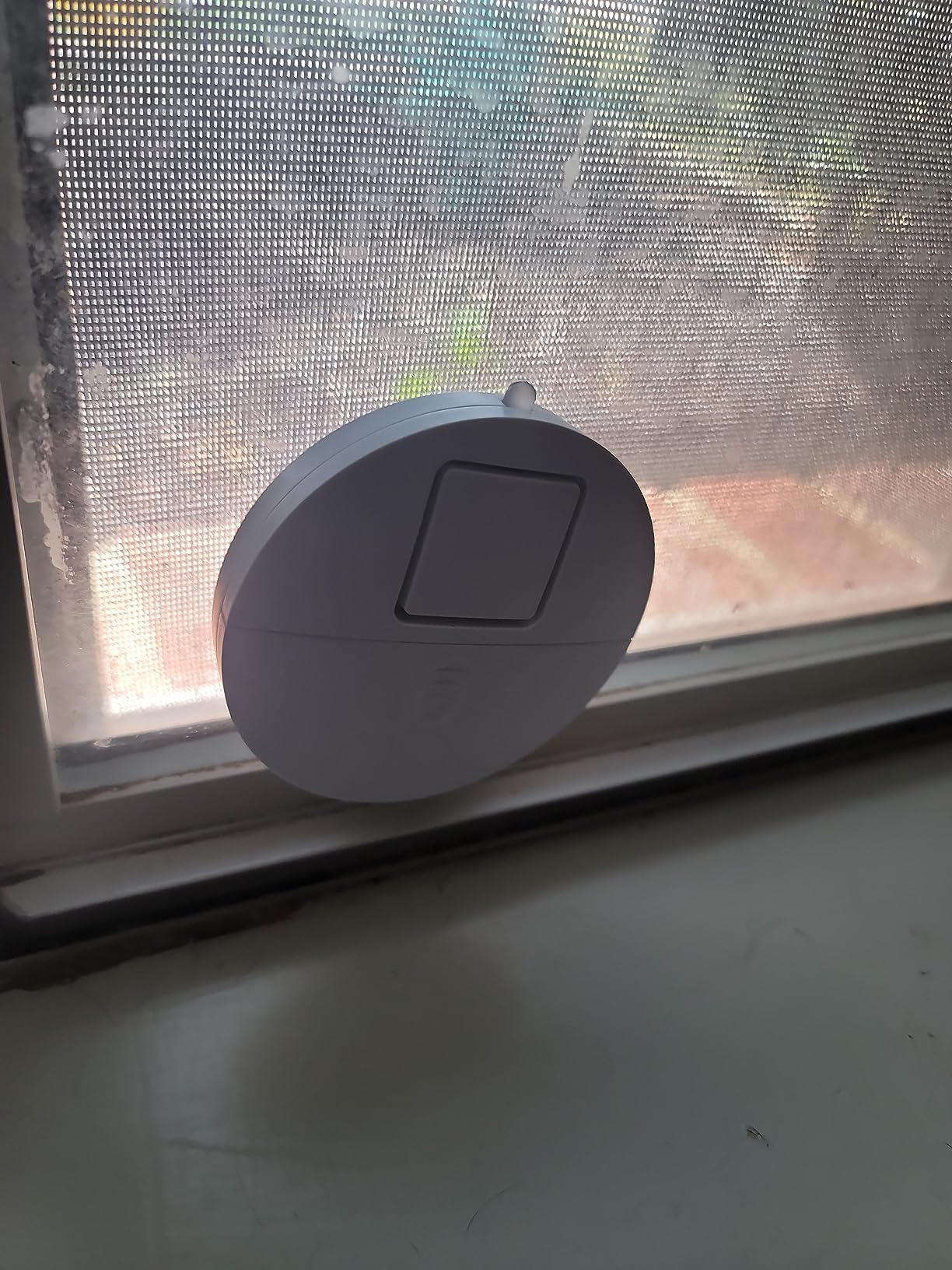 EVA LOGIK Modern Ultra-Thin Window Alarm with Loud 120dB Sound and Vibration Sensors Compatible with Virtually Any Window, Glass Break Alarm Perfect for Home, Office, Dorm Room- 8 Pack customer photo 2