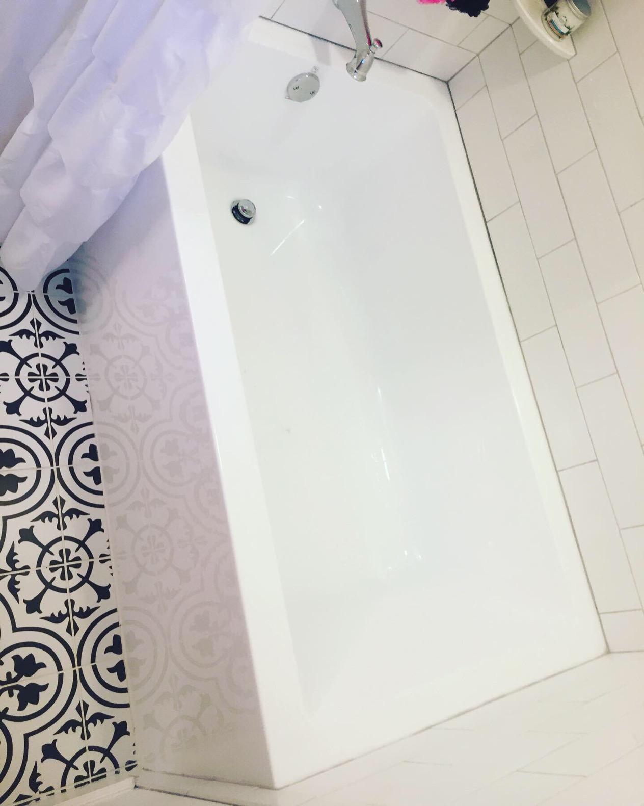 Kingston Brass Aqua Eden VTAP603622L 60-Inch Acrylic Alcove Tub with Left Hand Drain, White customer photo 1