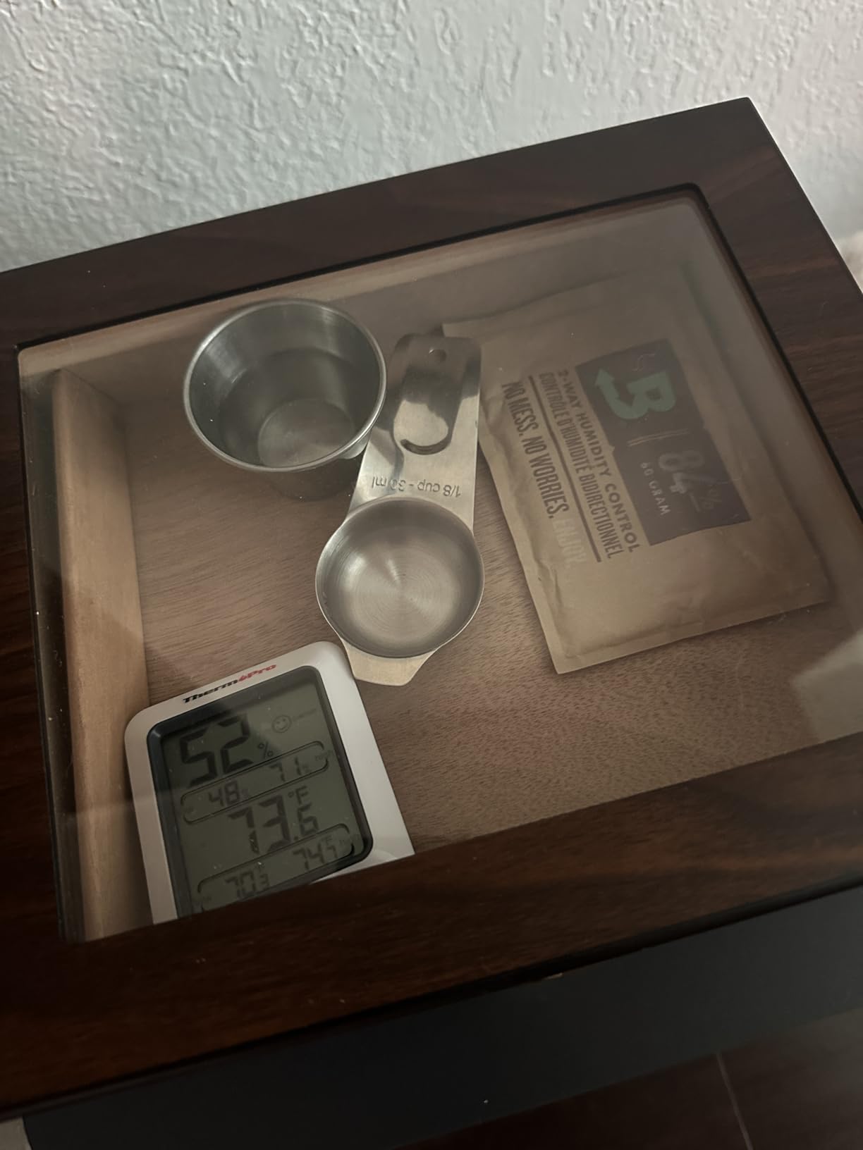 Bald Eagle Handmade Cigar Humidor, Cedar Cigar Desktop Box with Humidifier and Hygrometer, Glass Top for 30-50 Cigars (30-50 Cigars) customer photo 2