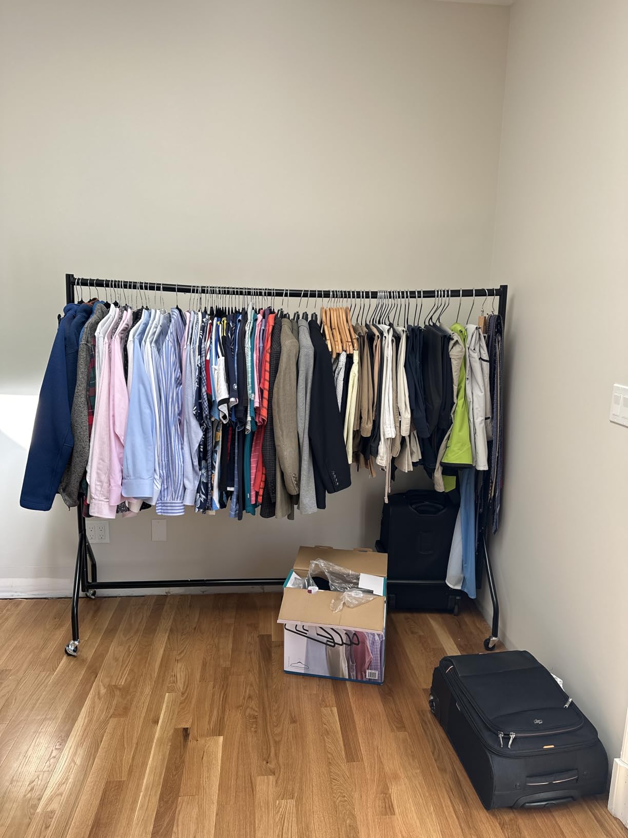 Amazon Basics Heavy Duty Portable Rolling Garment Rack, Hanging Clothes Organizer Rail for Display and Storage, Easy to Assemble, 72 x 60 inches, Black customer photo 2