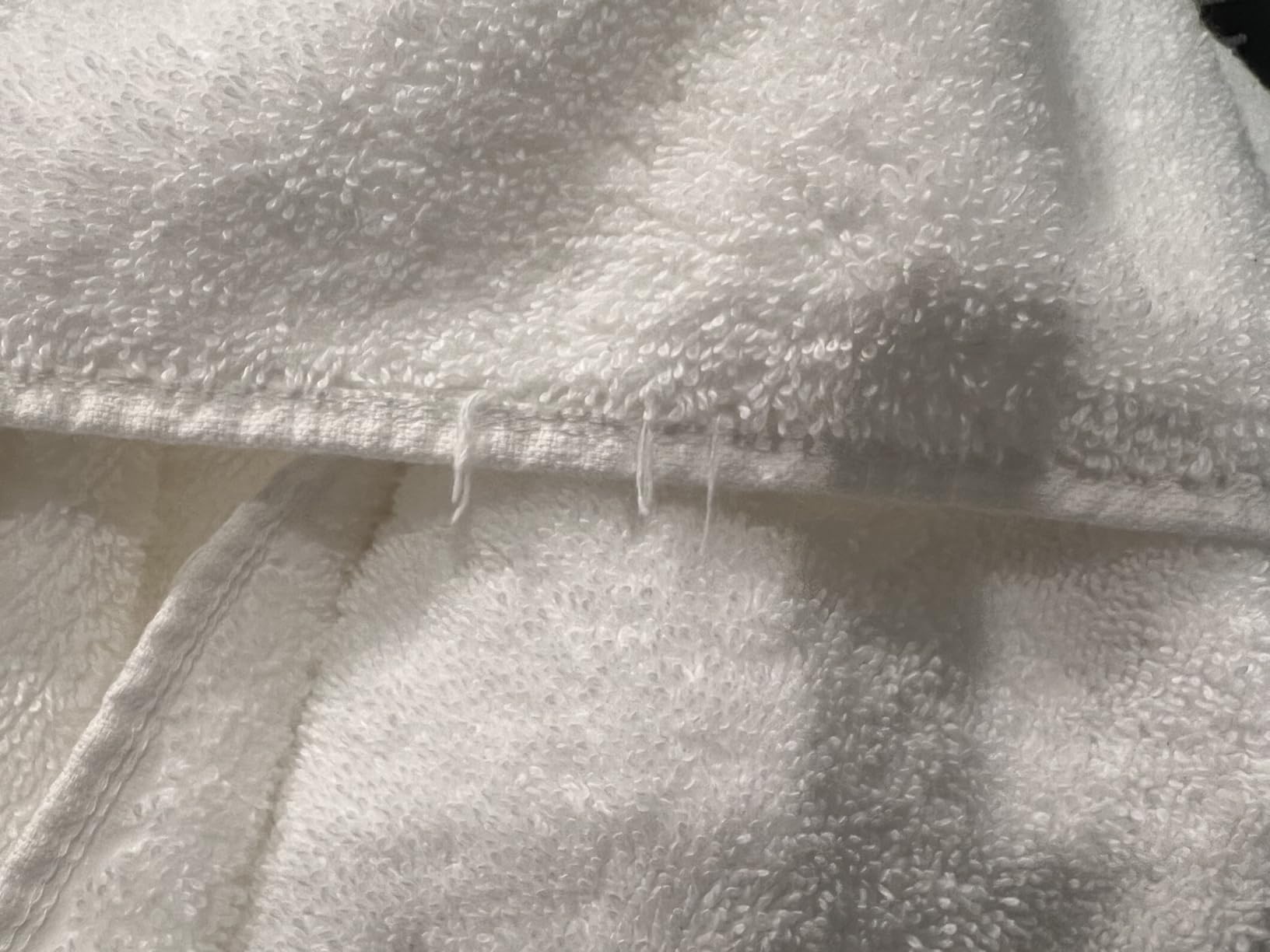 Amazon Basics 6-Pack Bath Towels, 100% Ring Spun Cotton, 600 GSM, Lightweight and Highly Absorbent, Quick Drying, Hotel Quality, 27 x 54 inches, White customer photo 1