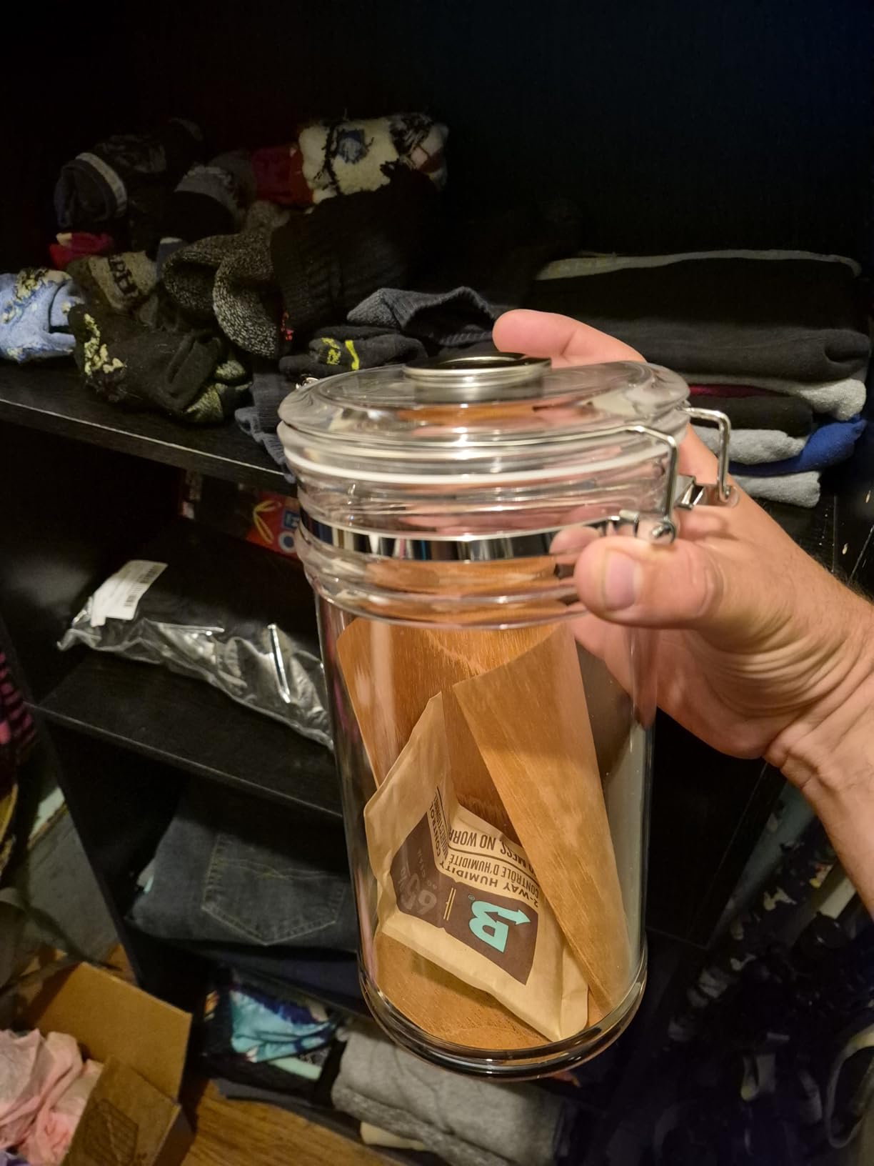XIFEI Acrylic Humidor Jar with Humidifier and Hygrometer,humidor that can Hold About 18 Cigars (Clear) customer photo 2