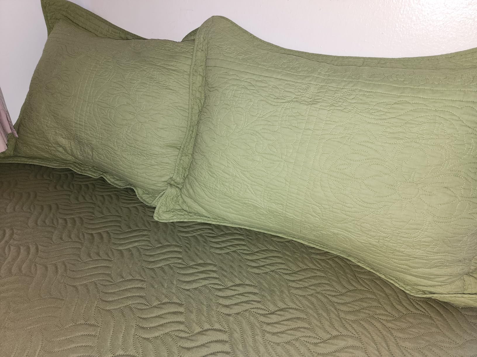 WINLIFE 100% Cotton Quilted Pillow Sham Floral Printed Pillow Cover Sage Green, Standard Size, 20 x 26 Inch customer photo 1