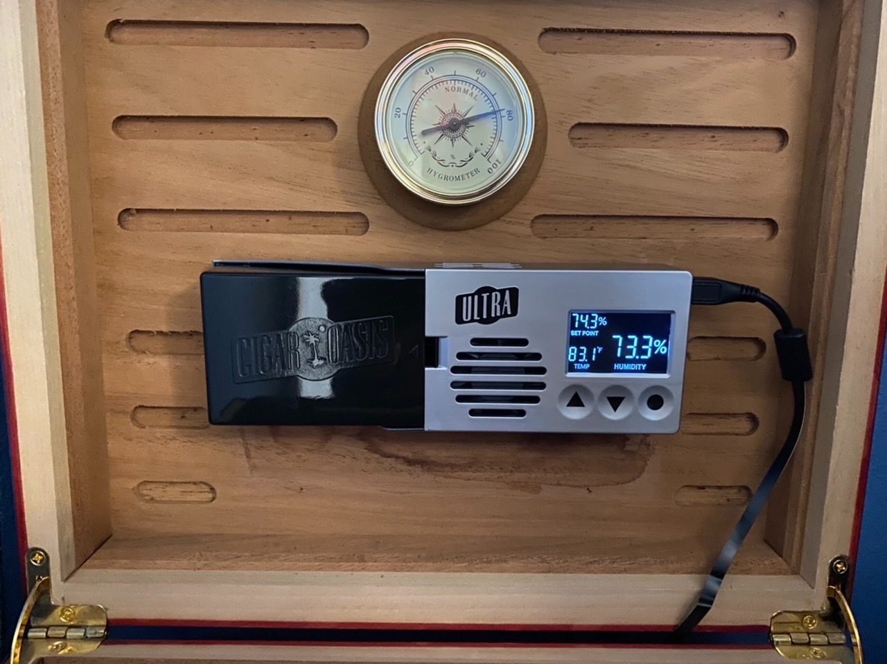 Cigar Oasis Ultra 4.0 Cigar Humidor Humidifier - Electric Humidor Humidifier w/LCD Humidity & Temperature Display, Soft-Touch Buttons - Sensor-Controlled Fan, Humidor for Cigar, 50-100 Cigars customer photo 1