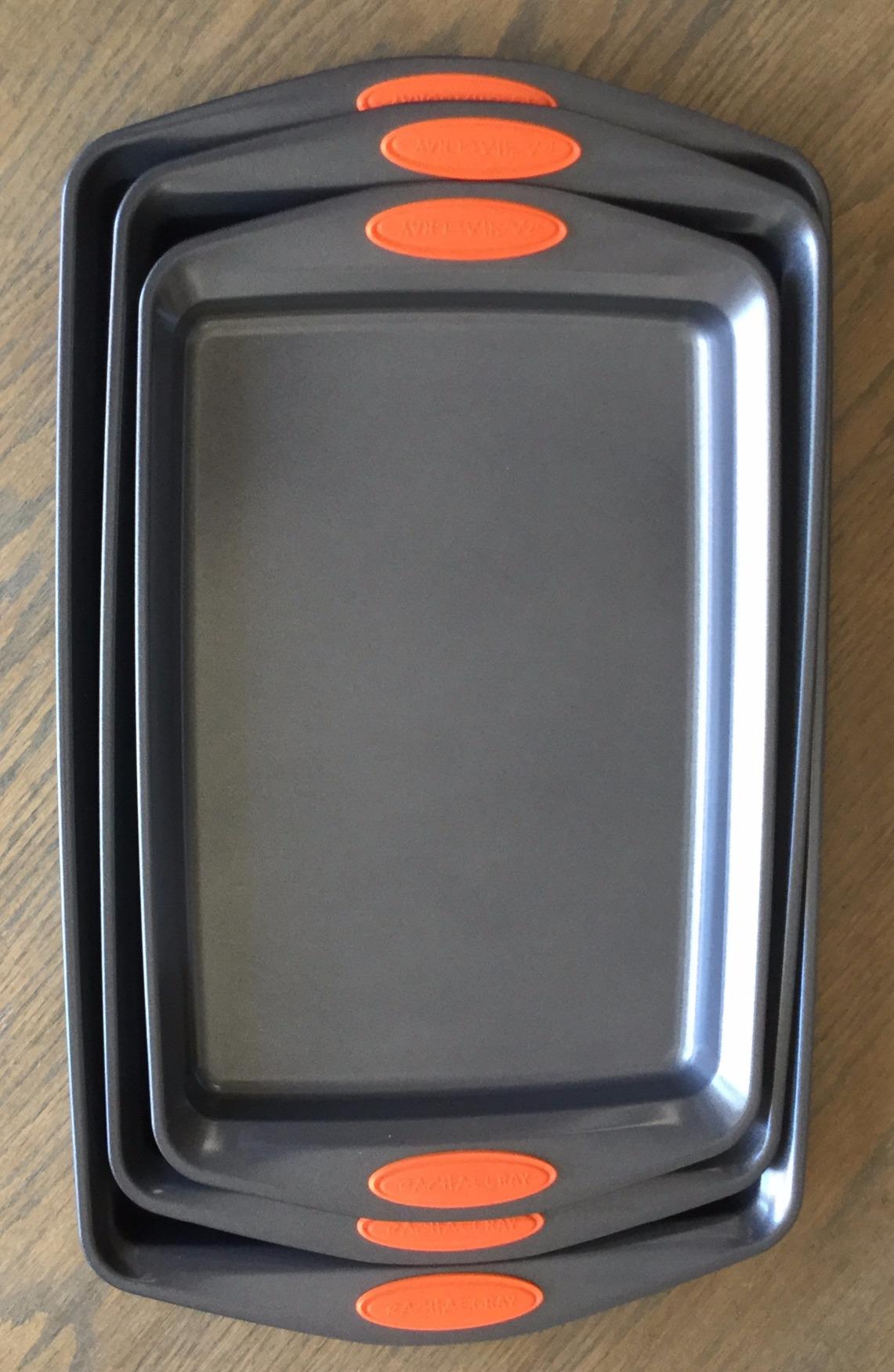 Rachael Ray Nonstick Bakeware Cookie Pan Set, Baking Sheets, 3-Piece, Gray customer photo 1