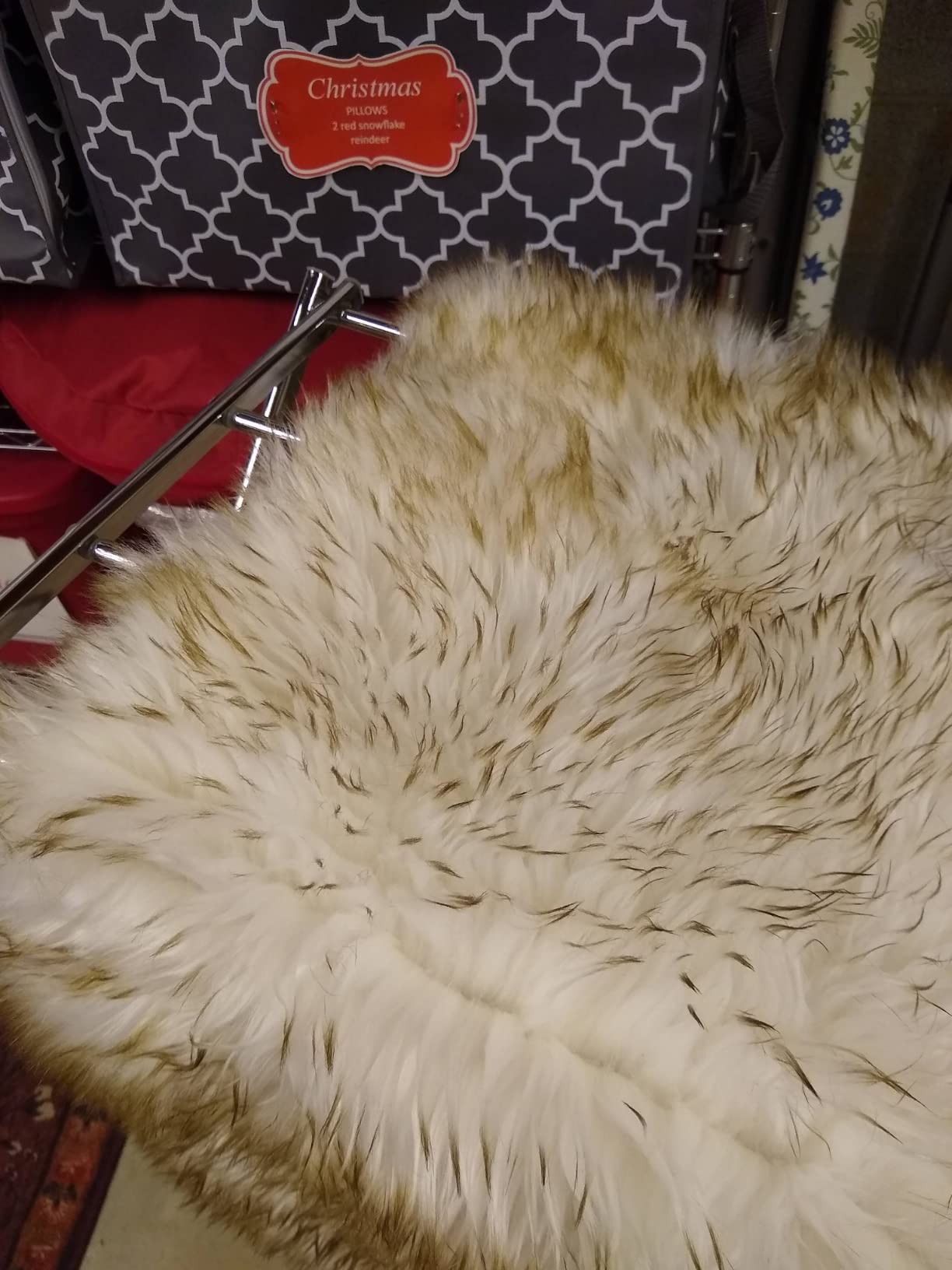 Carvapet 4x6 Faux Sheepskin Rug White Shaggy Faux Fur Carpet customer photo 1