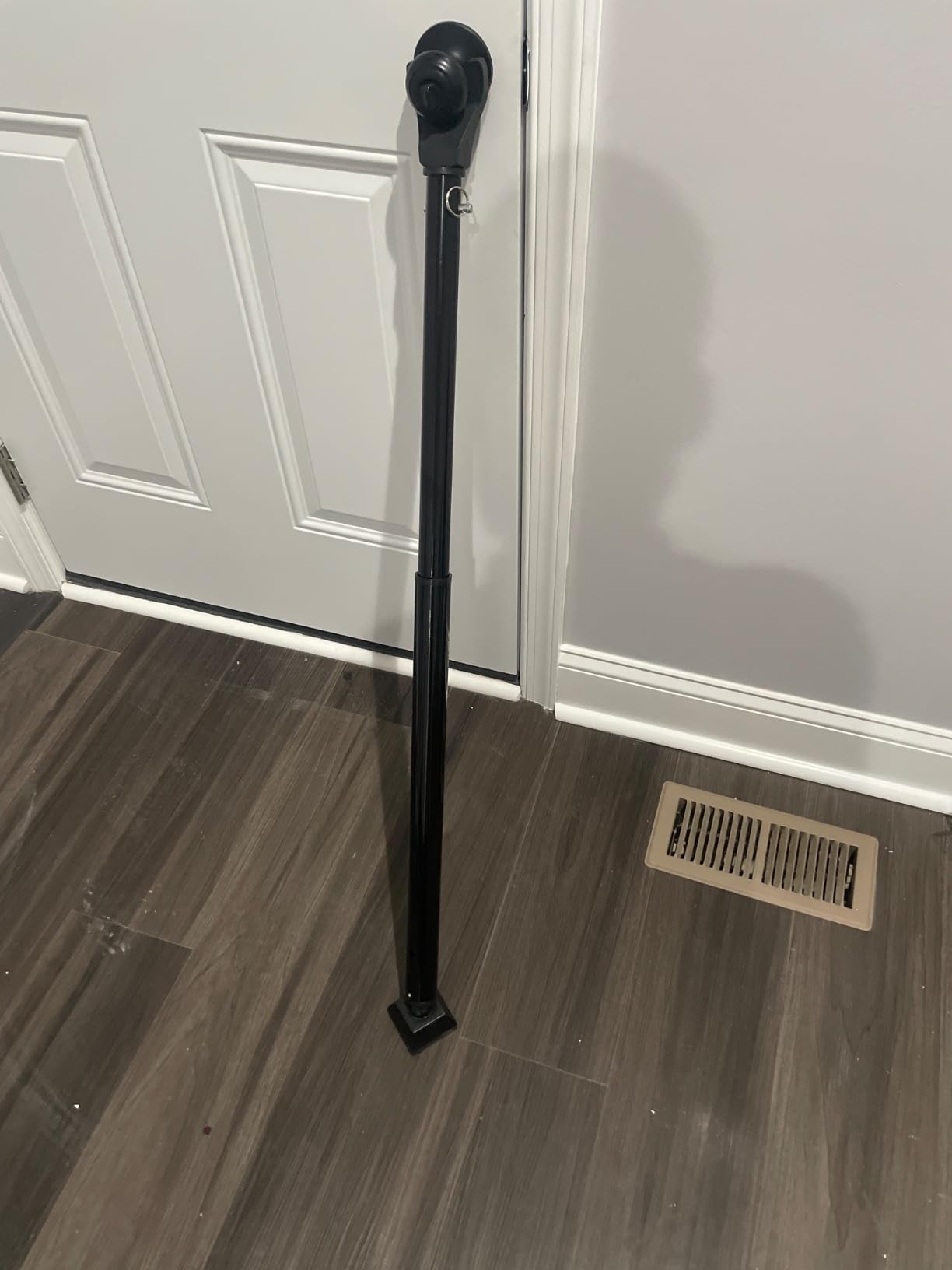 Amazon Basics Door Security Bar, 25-45 inch Adjustable, Security Door Stopper, for Home, Apartment, Hotel, Travel, Black, 1-Pack customer photo 1