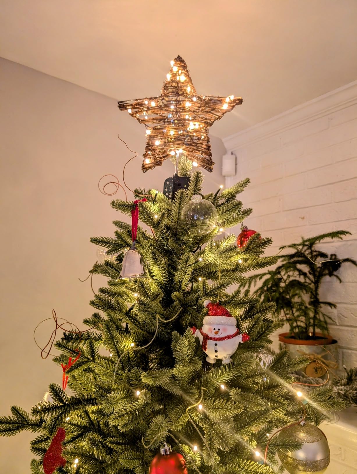 EAMBRITE 14” 40 LED Christmas Rattan Tree Topper Lighted Star Topper customer photo 1
