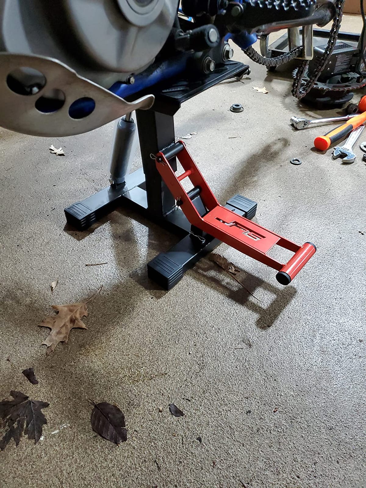 JFG RACING Adjustable Hydraulic Dirt Bike Stand Lift 1000 Lbs Capacity,Red customer photo 2