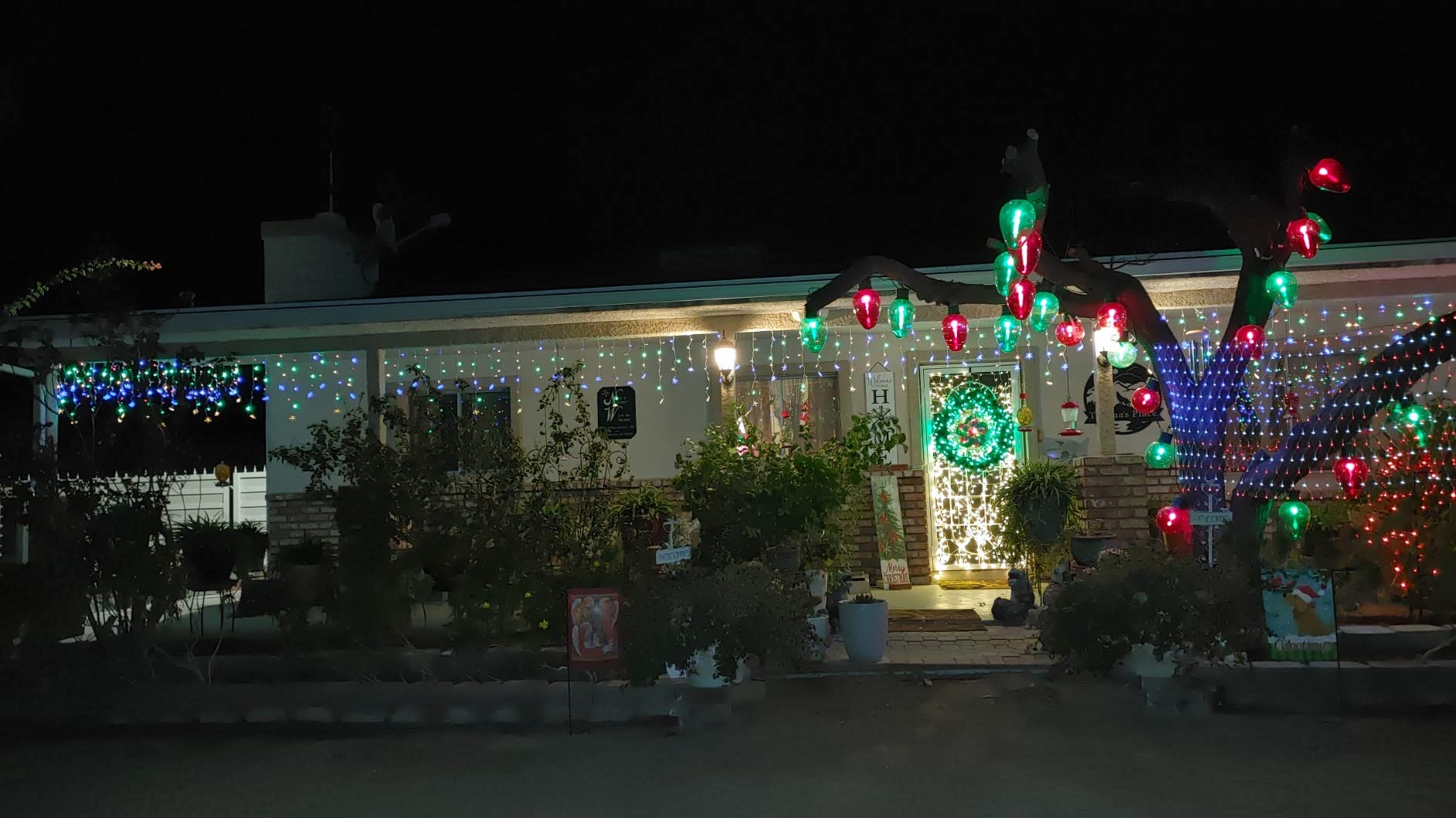 Christmas Projector Lights Outdoor Holiday Laser Lights Landscape Spotlight Red and Green Star Shower with 360 Accessibility Wireless Remote Christmas Decor for Xmas Party Outdoor Garden Patio Wall customer photo 1