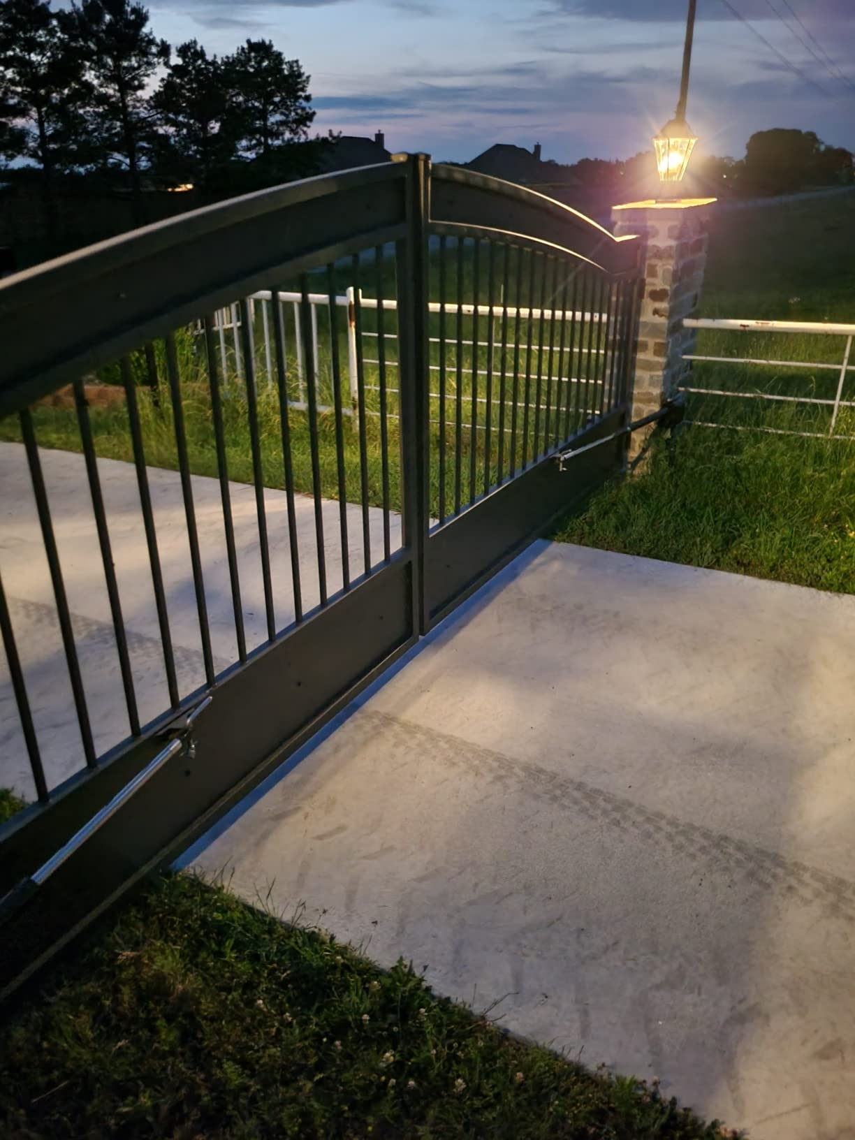 LUTEC 12513LE4-SL-Head LED Post Solar Light Outdoor, Dusk to Dawn Vintage Street Lights for Lawn Patio Yard Pathway Garden Mount (Base Not Included) customer photo 2