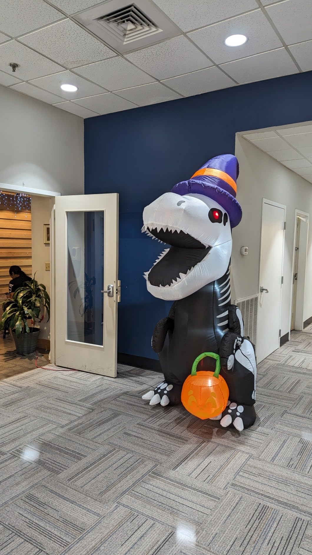 Joiedomi 8 FT Halloween Inflatable Skeleton Dinosaur with Pumpkin & Built-in LEDs, Halloween Blow Up Yard Decorations, Lighted Outdoor Dinosaur Skeleton for Garden, Lawn, Patio & Holiday Outside Decor customer photo 2