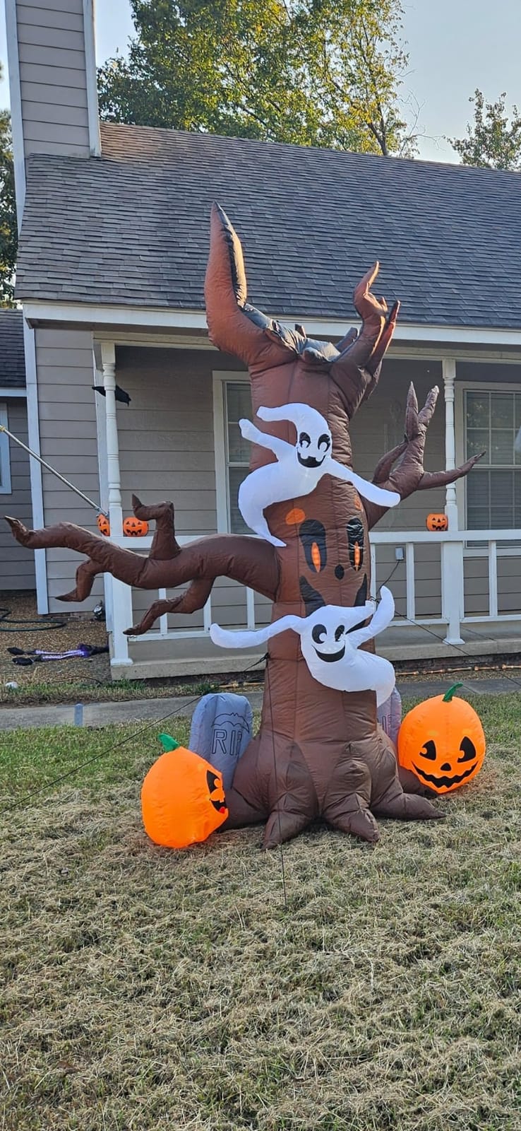 Joiedomi 8FT Halloween Inflatable Scary Tree with Ghost Decor,Blow Up Inflatables with Build-in LEDs Pumpkin and Tombstone customer photo 1