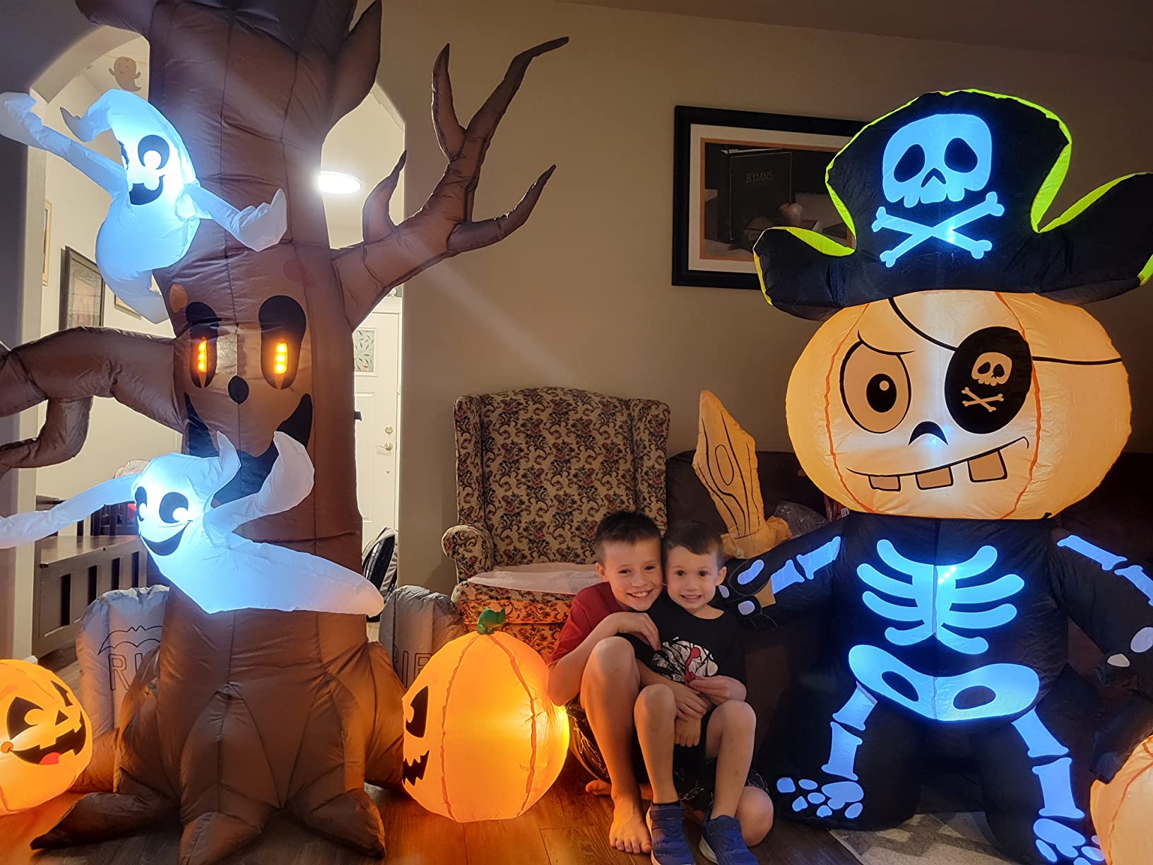 Joiedomi 8FT Halloween Inflatable Scary Tree with Ghost Decor,Blow Up Inflatables with Build-in LEDs Pumpkin and Tombstone customer photo 2