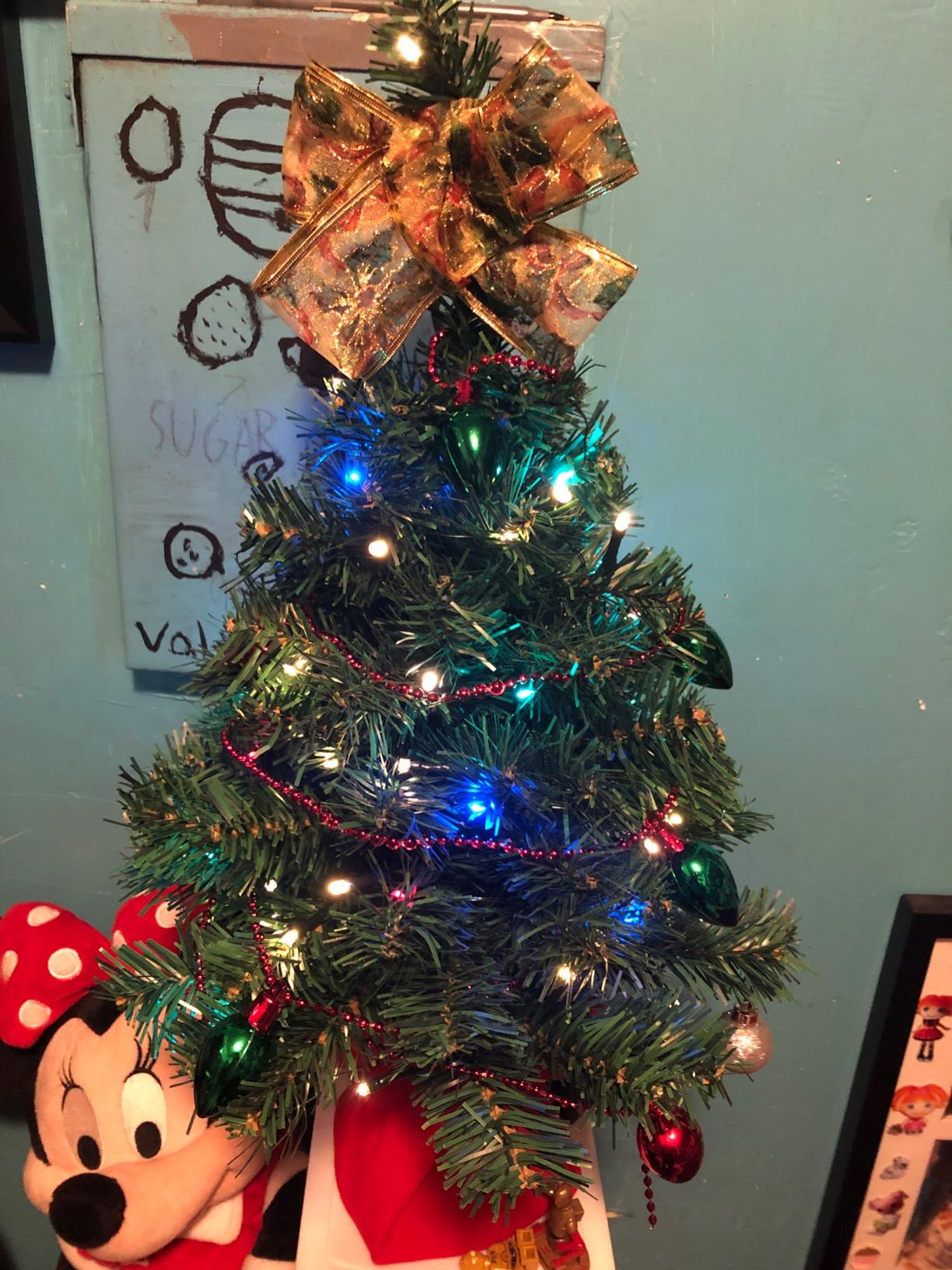 Sunnyglade 22Inch Tabletop Christmas Tree Mini Artificial Christmas Tree with 30 LED Lights & 24 Pcs Xmas Ball for Table Top Desk Classic Series Holiday Decoration (Green) customer photo 1