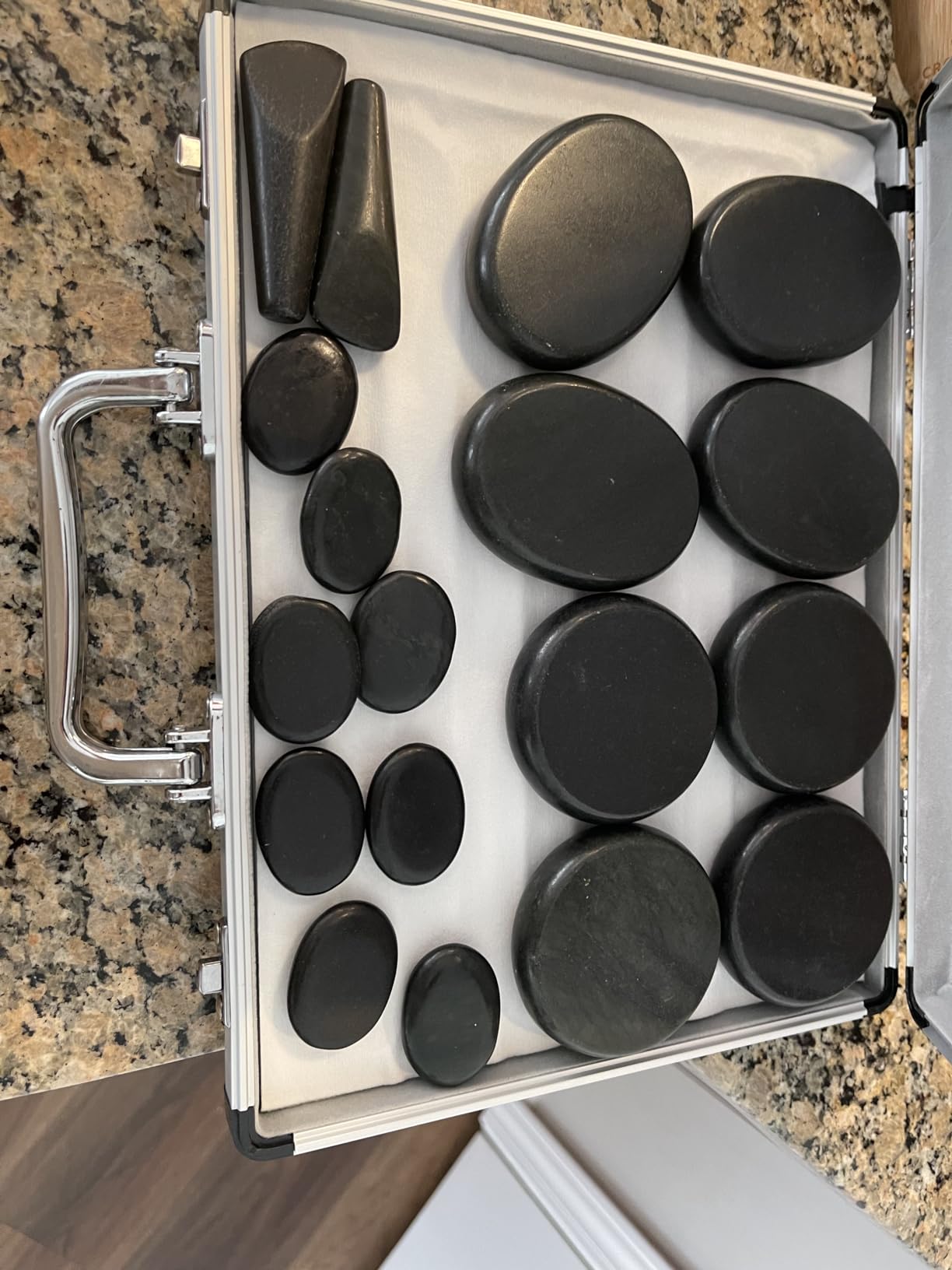 Hot Stones Massage Set, 18 Pcs Basalt Hot Stones with Heater Kit, Massage Stones for Professional or Home spa, Relaxing, Healing, Pain Relief customer photo 2