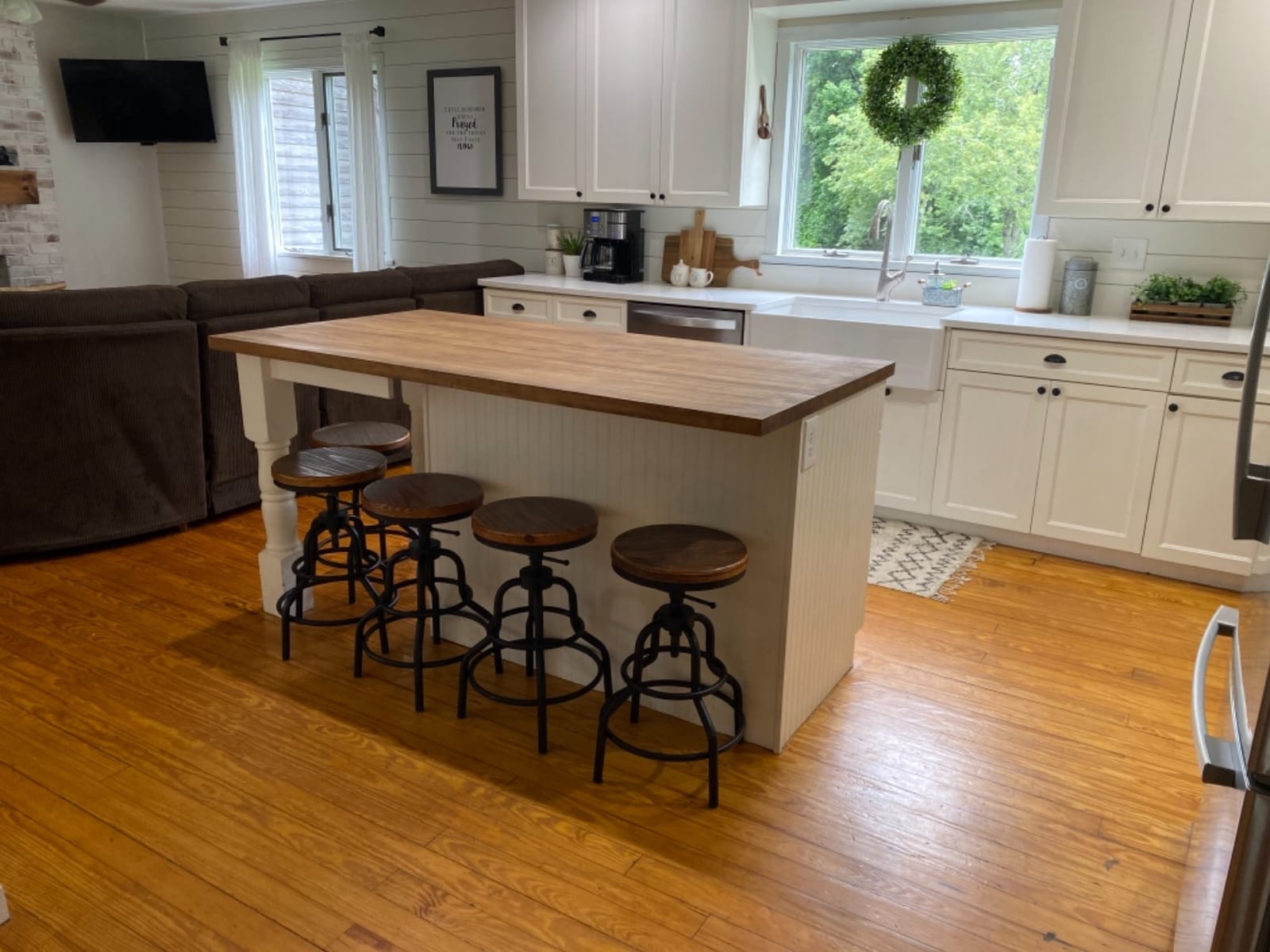 Industrial Bar Stools, Screw Twist Height Adjustable Counter Stool with Round Solid Wood Seat, Matte Black Iron Frame, 440LBS Load Capacity for Home Bar Cafe Workshop, Set of 2, Brown Wood customer photo 2