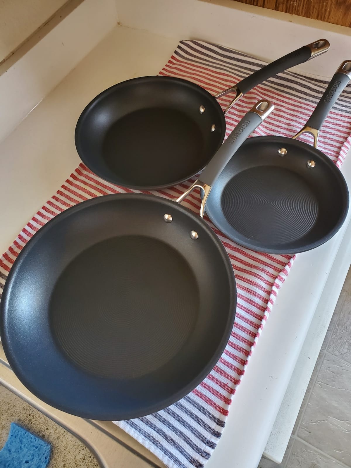 Circulon Radiance Nonstick Pots and Pans Set, 10-Piece, Gray customer photo 2