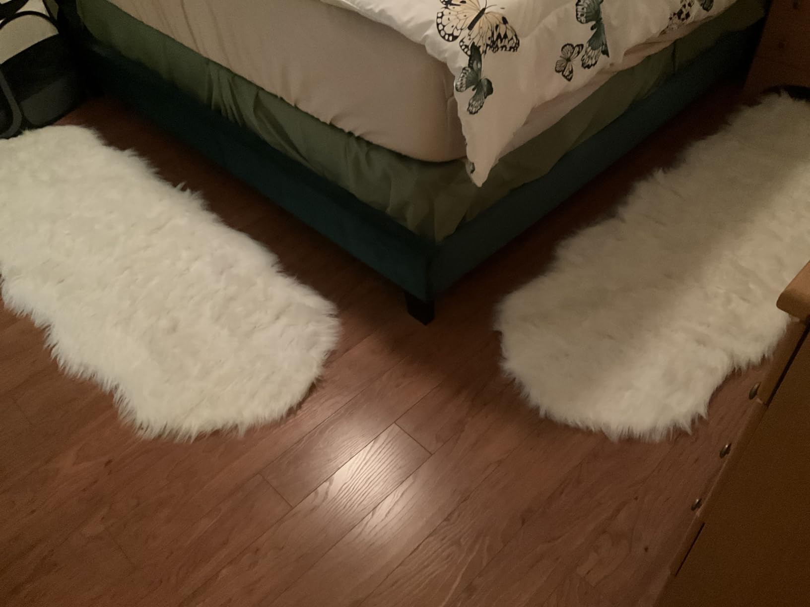 EasyJoy Ultra Soft Fluffy/Fuzzy Shaggy Area Rug Faux Fur Chair Cover Seat Pad for Bedroom Floor Sofa Living Room (2 x 6 ft Sheepskin, Beige) customer photo 1