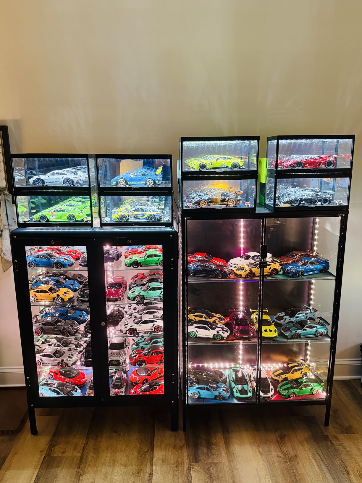 Black Collectible Display Show Case Illumicase+ with LED Lights and Mirror Base and Back for 1:64 1:43 1:32 1:24 1:18 Scale Models customer photo 1
