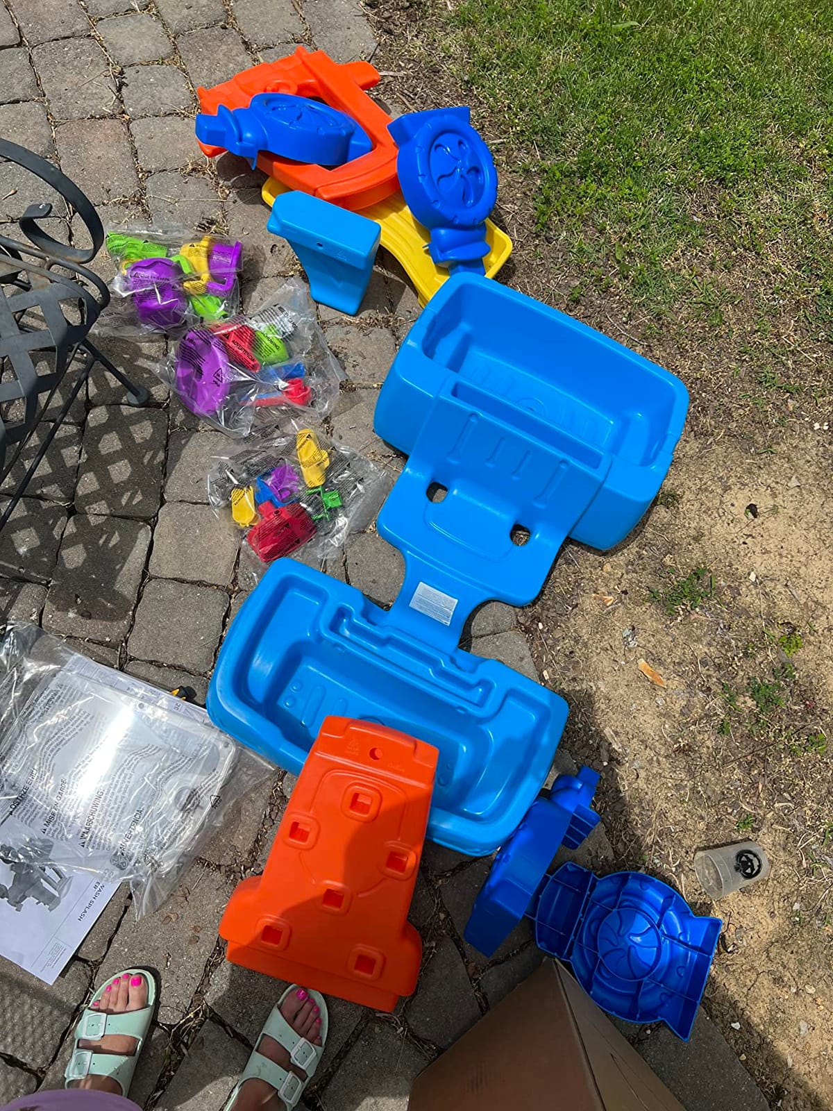 Step2 Car Wash Splash Center, Kids Water Table & Pretend Play Car, Activity Sensory Playset, Summer Outdoor Toys, 13 Piece Water Toy Accessories, For Toddlers 3+ Years Old customer photo 1