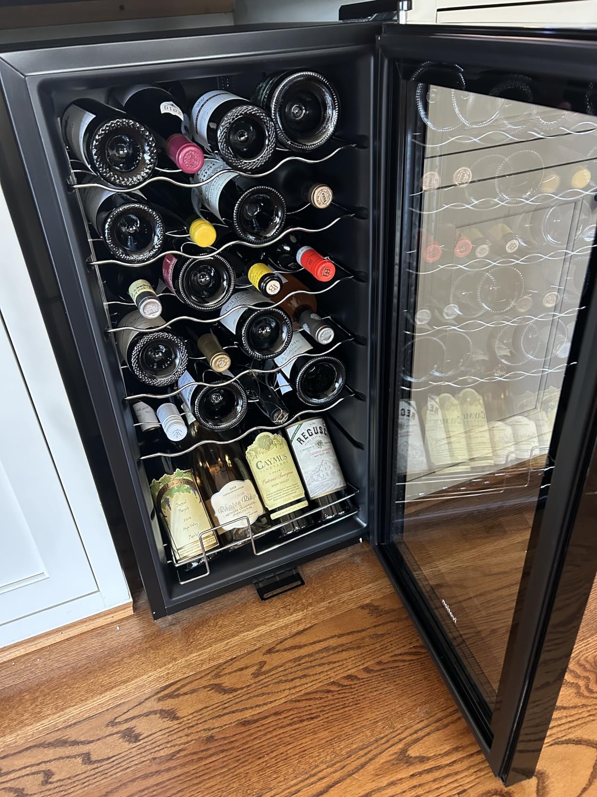 Ivation 28 Bottle Compressor Wine Cooler Refrigerator w/Lock | Large Freestanding Wine Cellar For Red, White, Champagne or Sparkling Wine | 41f-64f Digital Temperature Control Fridge Glass Door Black customer photo 1