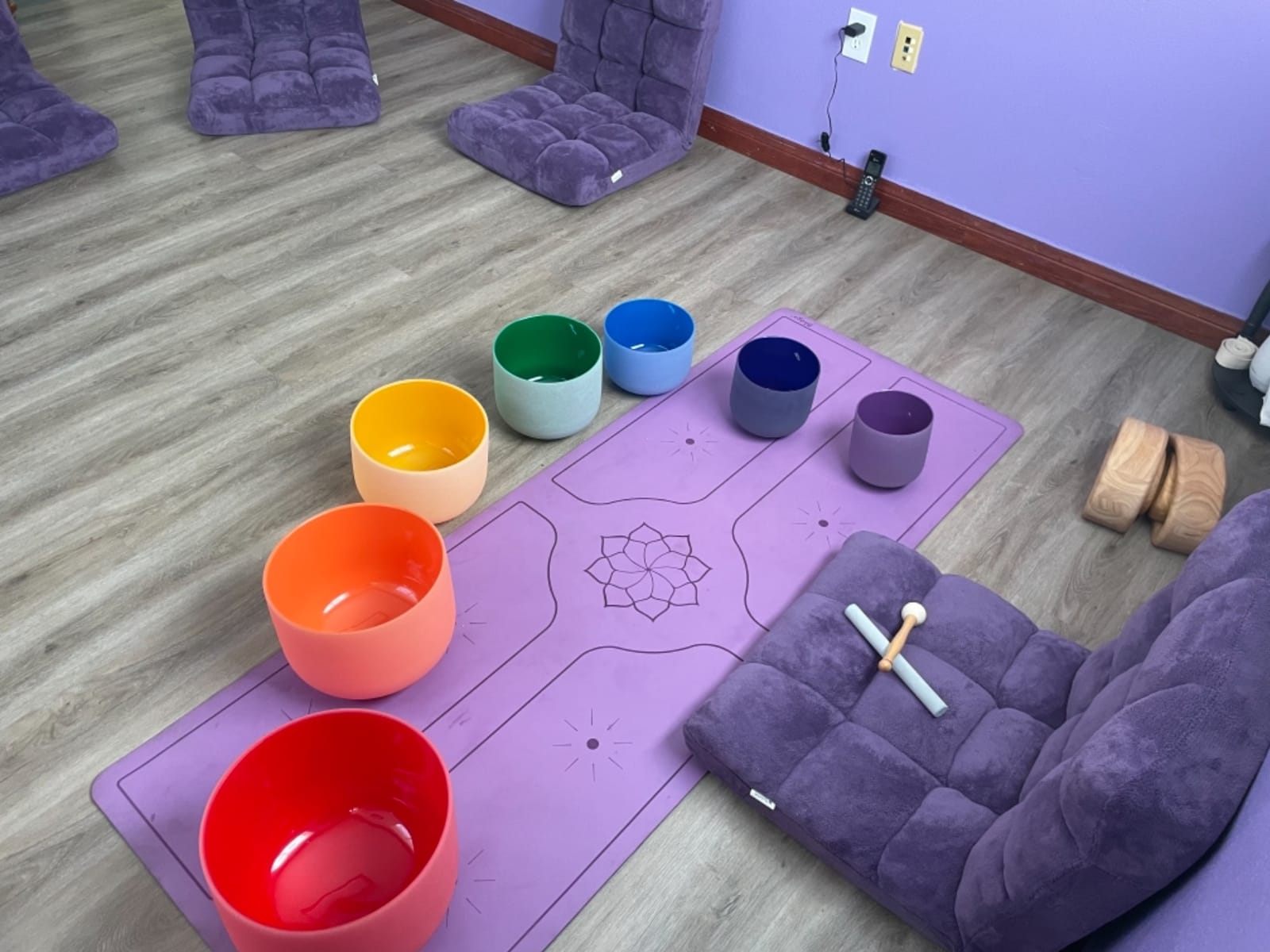 432HZ Crystal Singing Bowl Set, 6''-12'', Set of 7, Colored customer photo 2
