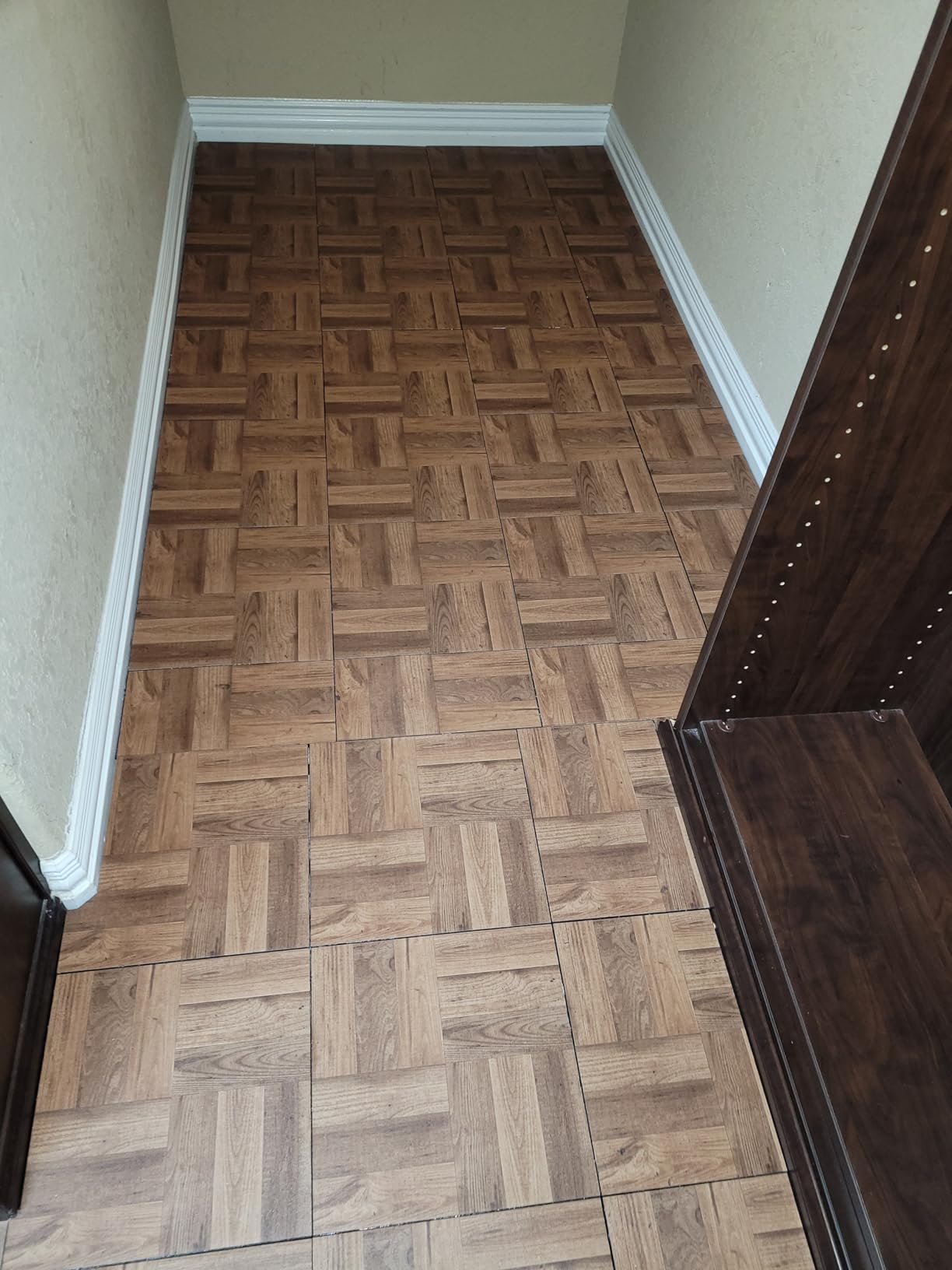 Big Floors Portable Dance Floor, Interlocking Dance Floor Tiles, Lightweight Plastic Modular Kit (3' X 3'), Light Maple Finish, 21 Piece (9 Sq Ft) customer photo 2