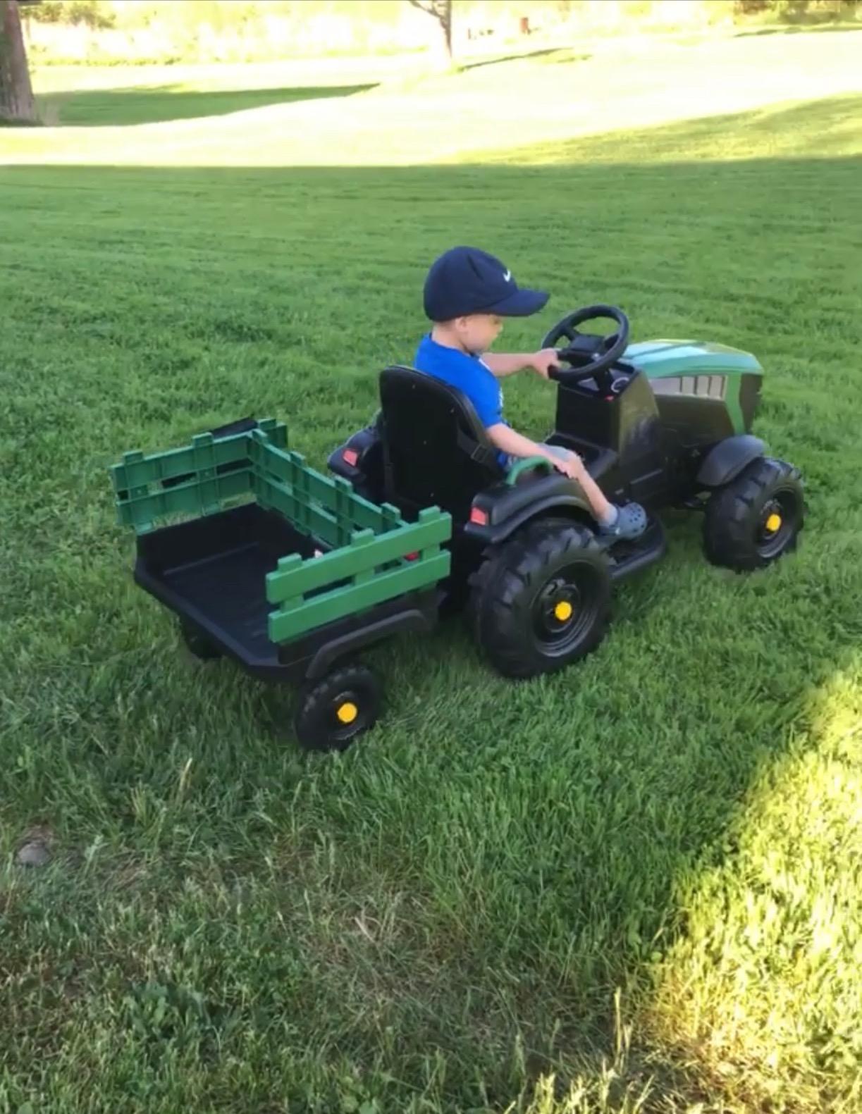 JOYMOR Ride on Tractor with Remote Control, 25W Motors Electric Tractor with Trailer for Toddler, 12V Battery Powered Ride on car Toy for Boys and Girls customer photo 1