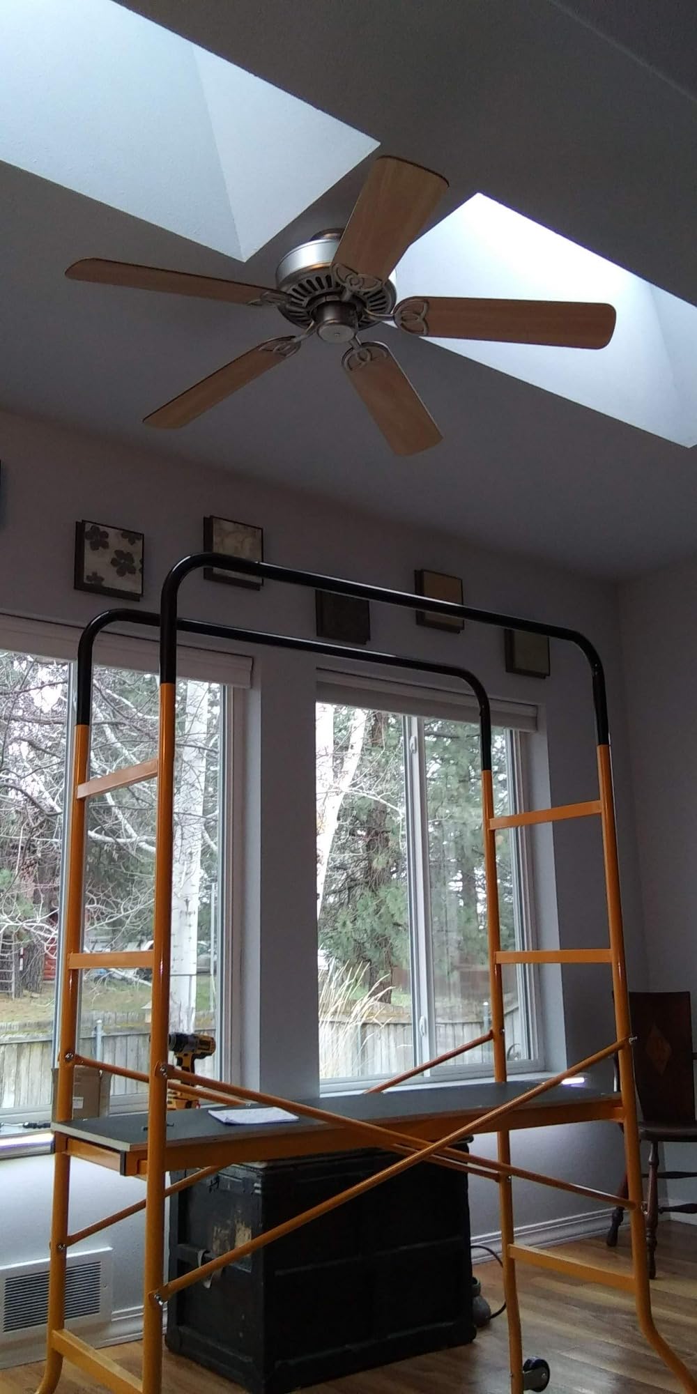 HOMCOM 4-Step Steel 4.6 x 2 x 6 ft. Scaffold 2 Wheels, 440 Pound Capacity customer photo 1