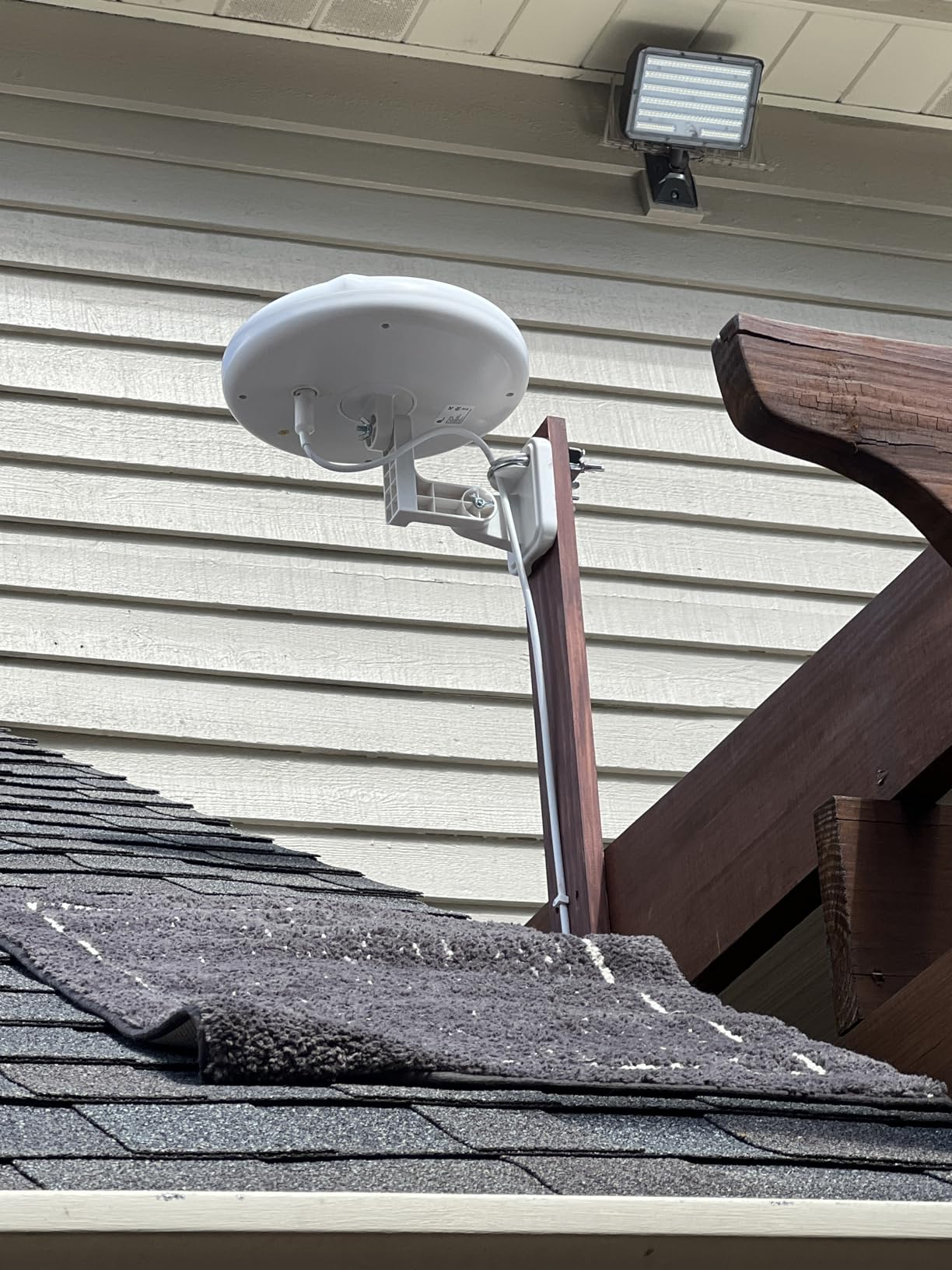 1byone Outdoor TV Antenna, 360°Omni-Directional Reception, 100+ Miles Range customer photo 2