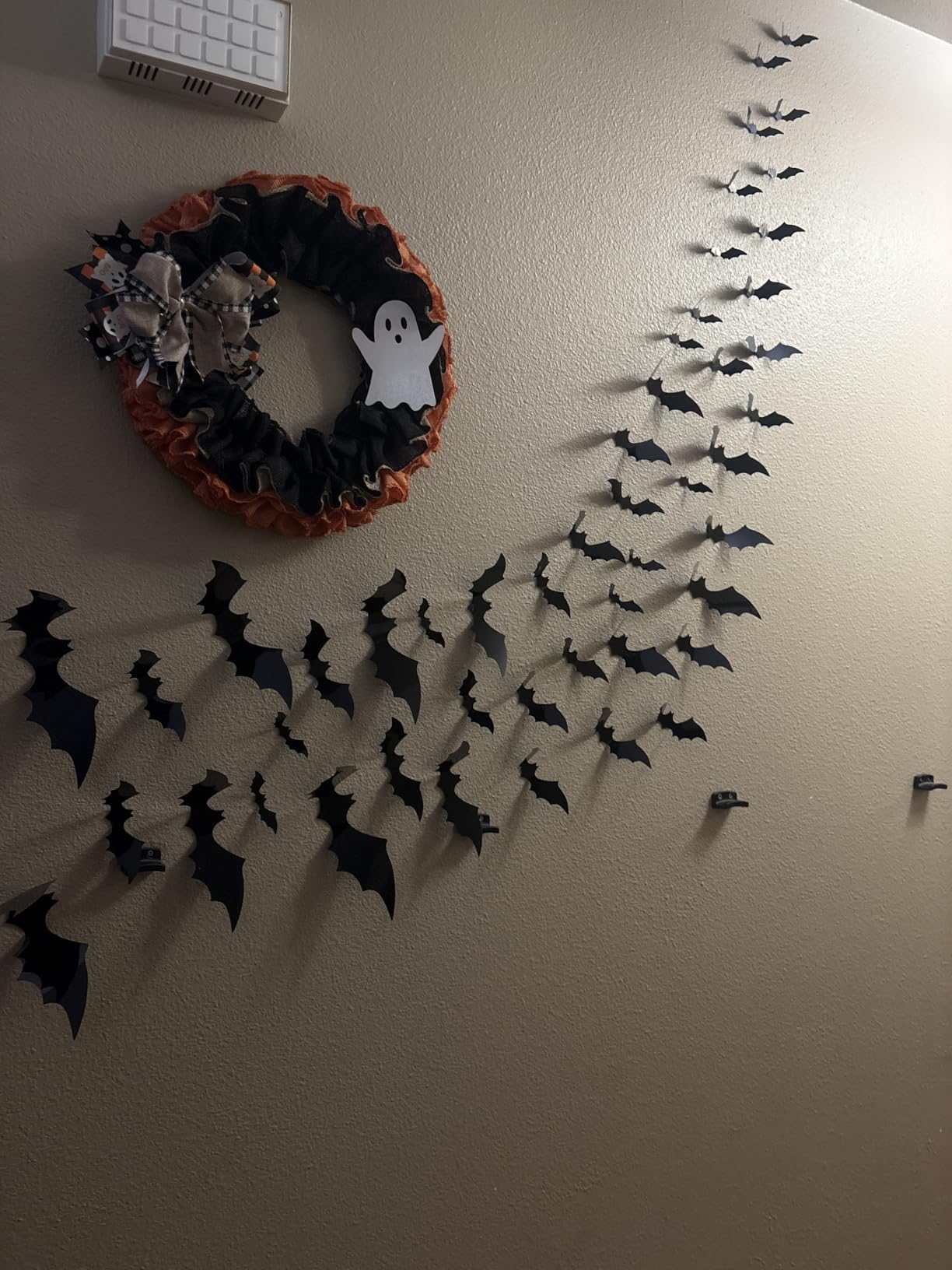DIYASY Bats Wall Decor, 120 Pcs 3D Bat Halloween Decoration Stickers for Home Decor 4 Size Waterproof Black Spooky Bats for Room Decals customer photo 1