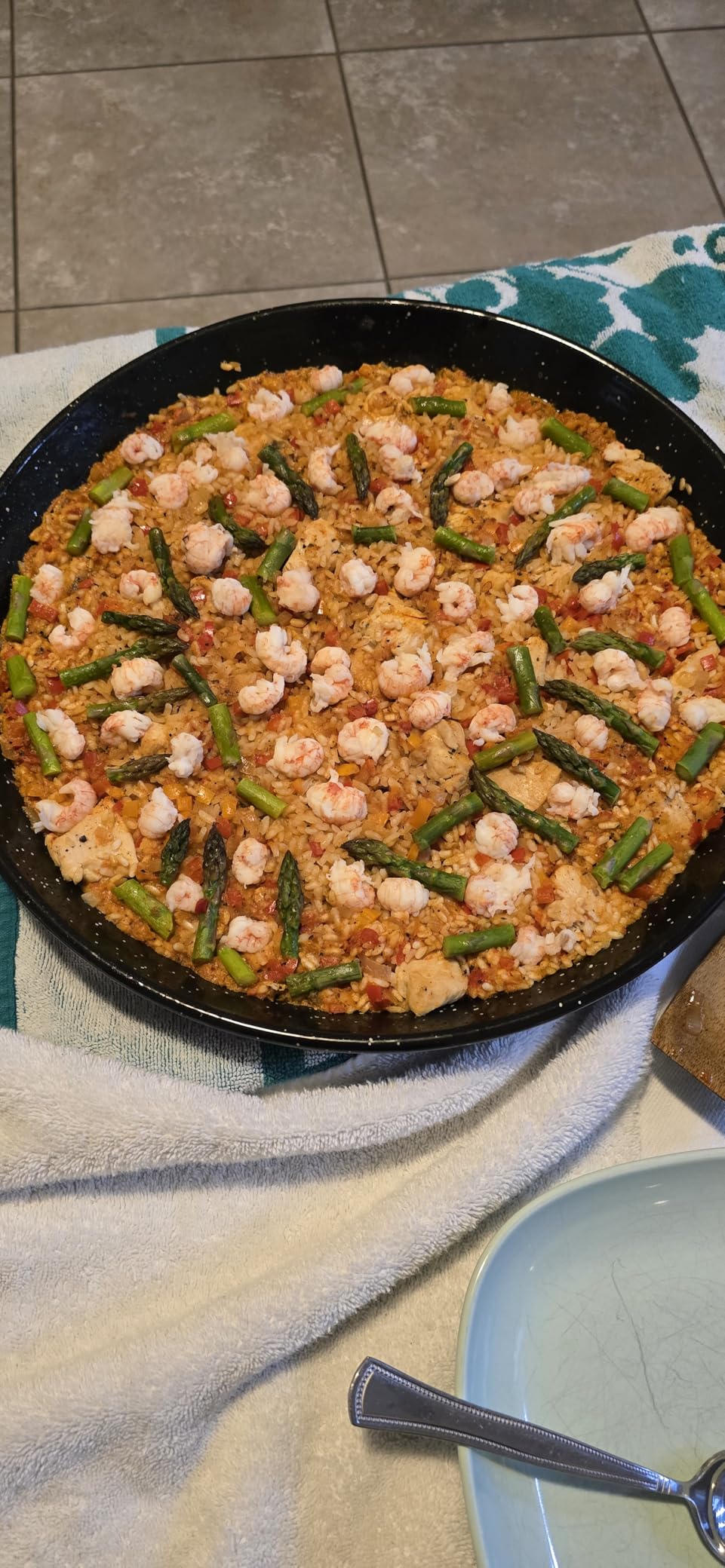 Machika Enamel Paella Pan | Paella Pan | Skillet for Paella and Rice Recipes | Perfect for Indoor & Outdoors | Easy Cleaning | Rust Proof Coating | 4 Servings | 12 inches | customer photo 2
