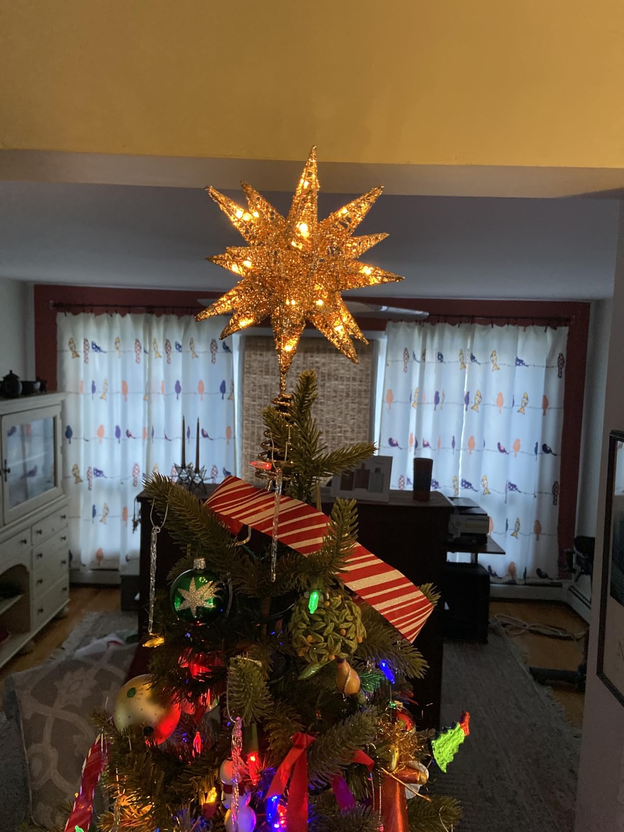 Lewondr Christmas Tree Topper, Plug 3D Starburst Lighted Star Tree Topper customer photo 1