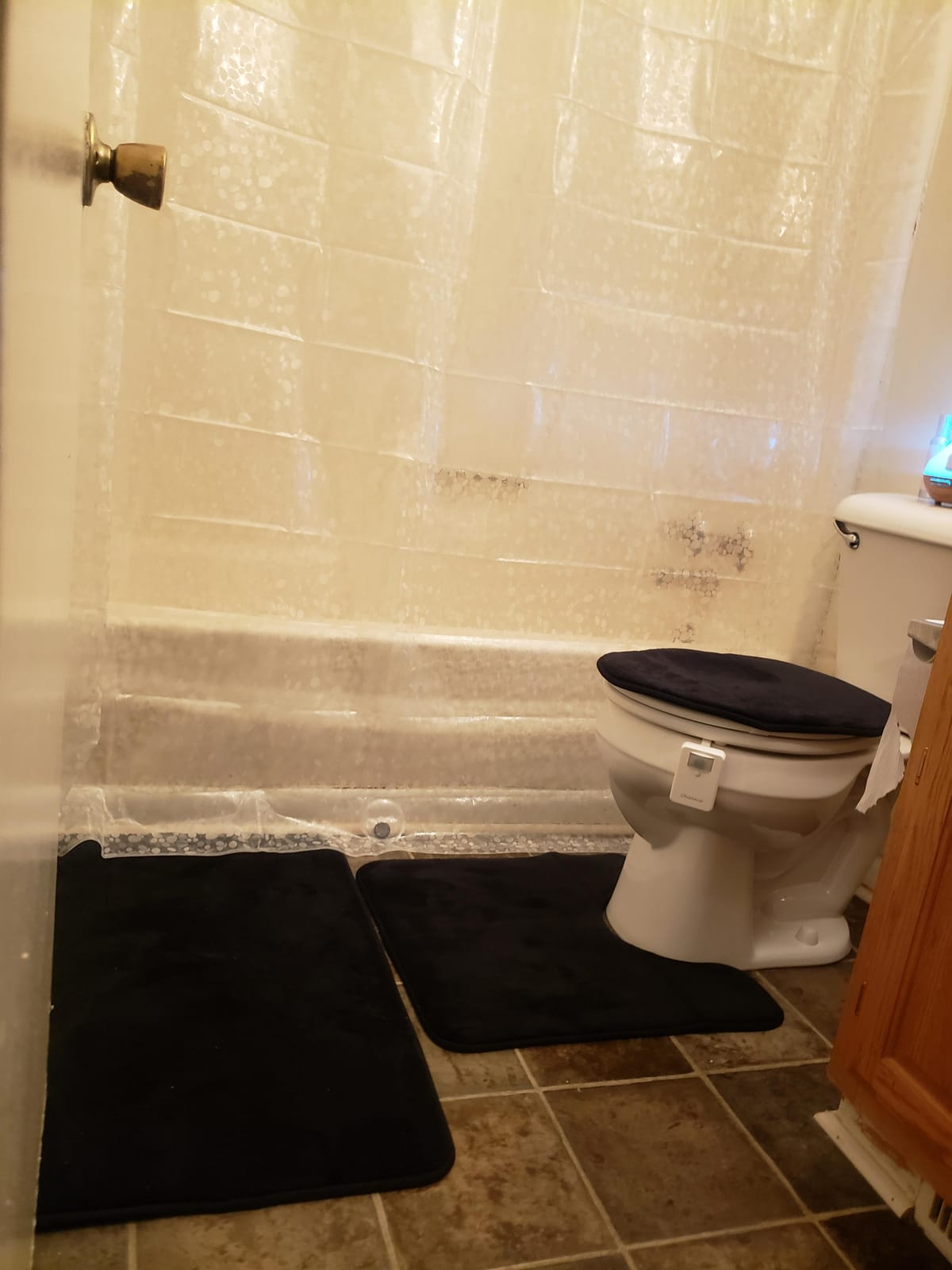 FEELSO Memory Foam Bath Mat Set, 3 Piece Bathroom Rugs Non Slip and Absorbent Mats, 20x31 Inches Floor Mat, 20x22 Inches U-Shaped Contour Rug and Toilet Lid Cover for Tub Shower & Bath Room, Gray customer photo 1