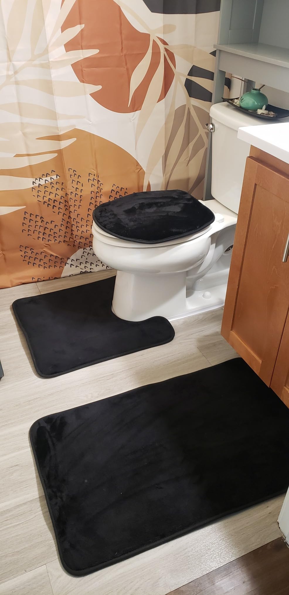 FEELSO Memory Foam Bath Mat Set, 3 Piece Bathroom Rugs Non Slip and Absorbent Mats, 20x31 Inches Floor Mat, 20x22 Inches U-Shaped Contour Rug and Toilet Lid Cover for Tub Shower & Bath Room, Gray customer photo 2