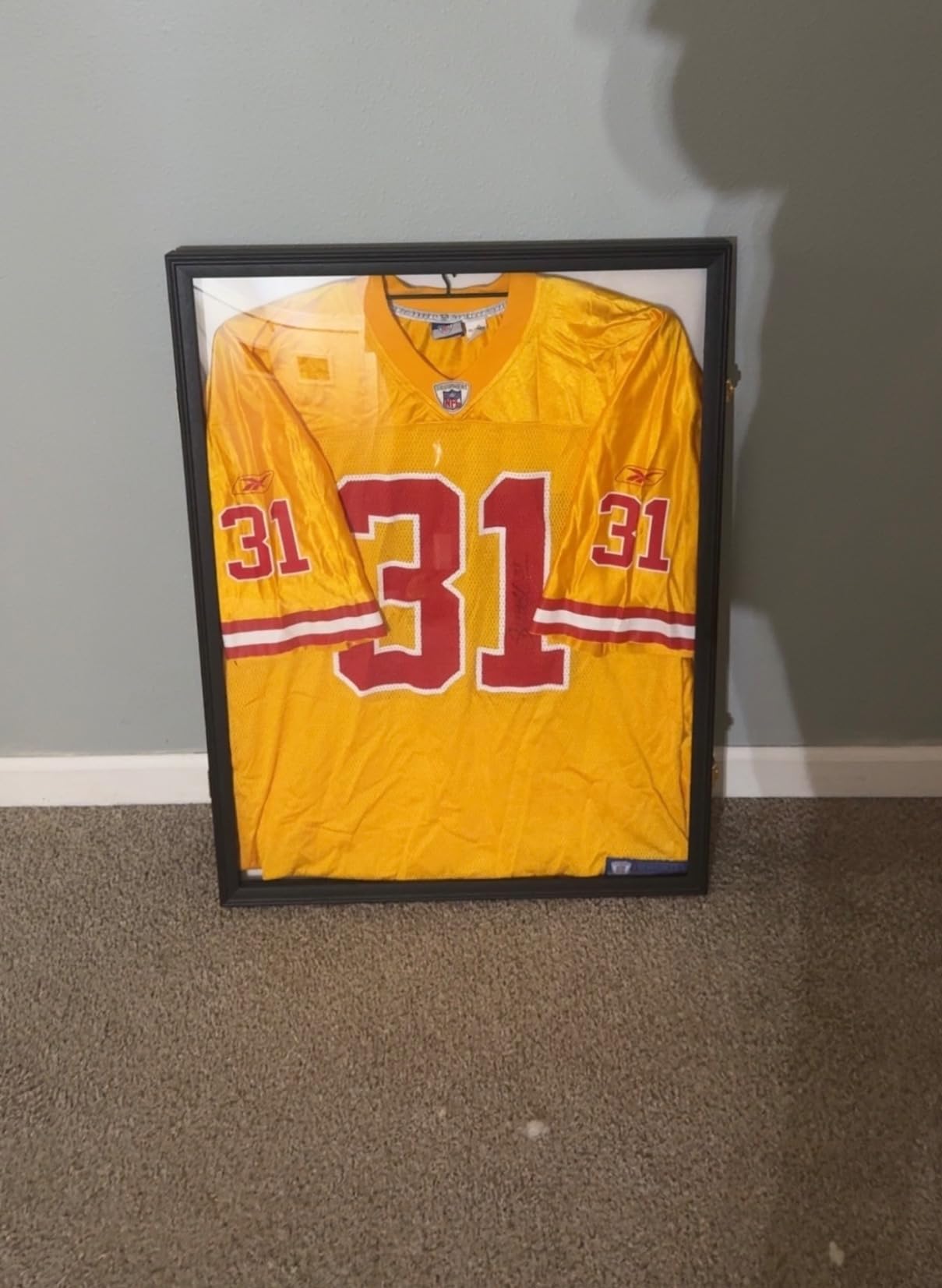 Jersey Frame Display Case, Large Lockable Shadow Box Sports Jersey Frame with UV Protection Acrylic and 2 Hanger for Baseball Basketball Football Soccer Hockey Shirt,Uniform, Graduates Black customer photo 2