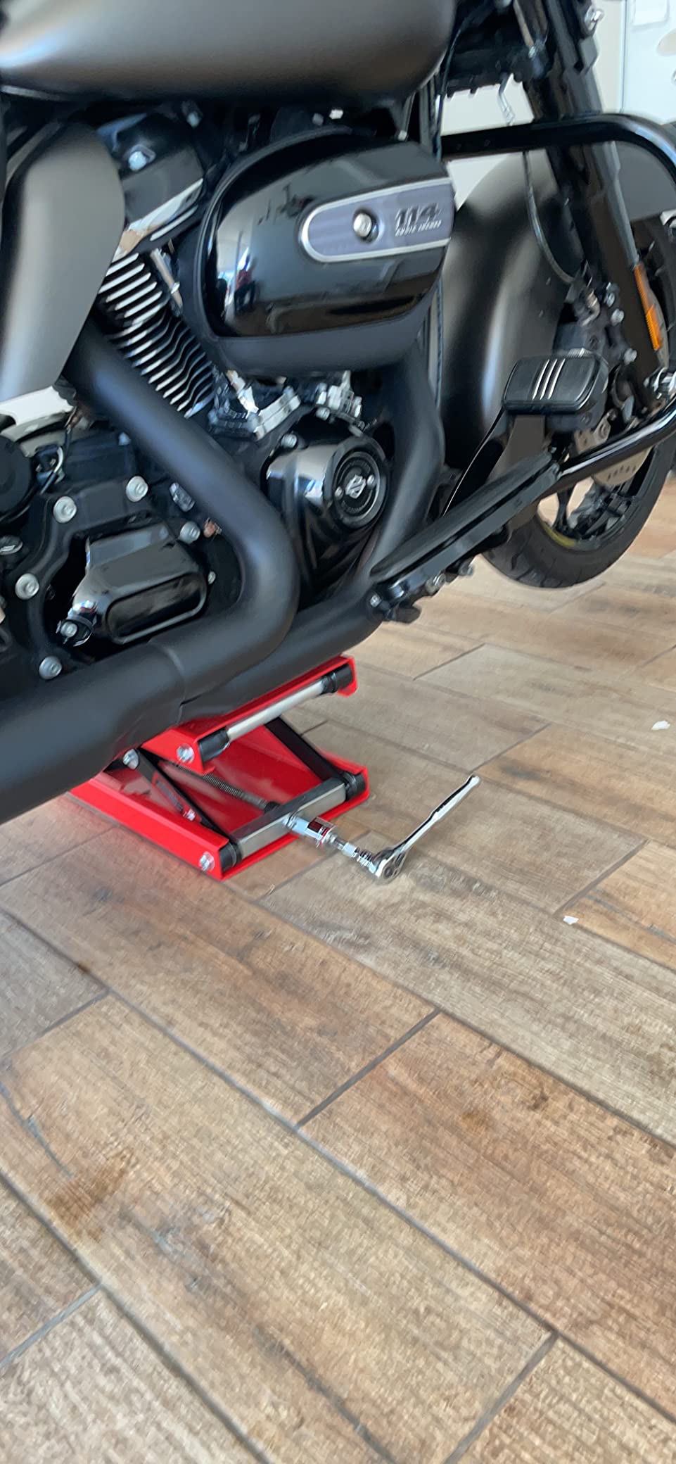 Motorcycle Lift Scissor Jack, 1200 LB Capacity Wide Deck Hoist Stand Maintenance Bikes ATVs Garage Repair Center Stand Lift Jack, Red customer photo 2